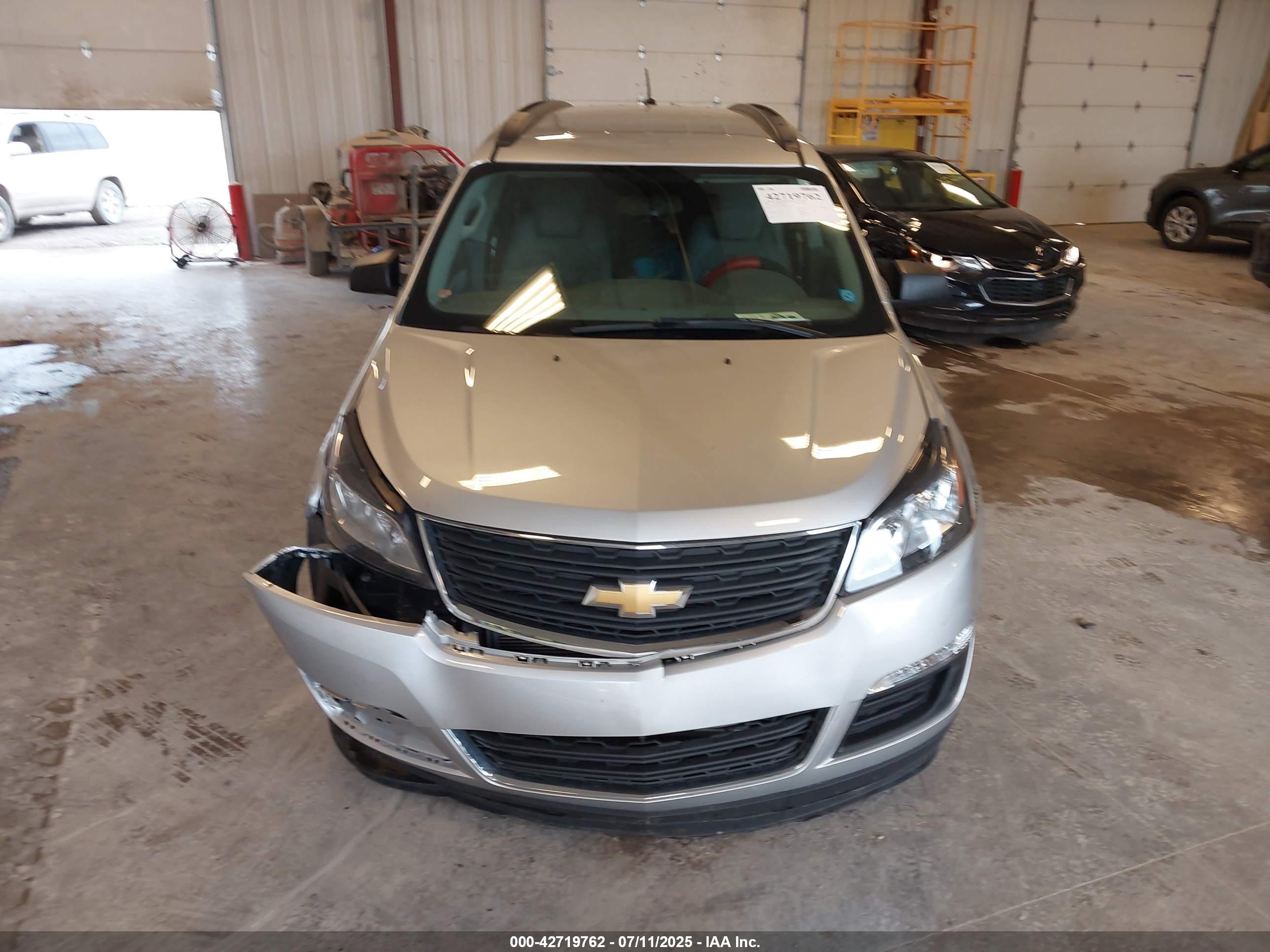 CHEVROLET TRAVERSE image 6