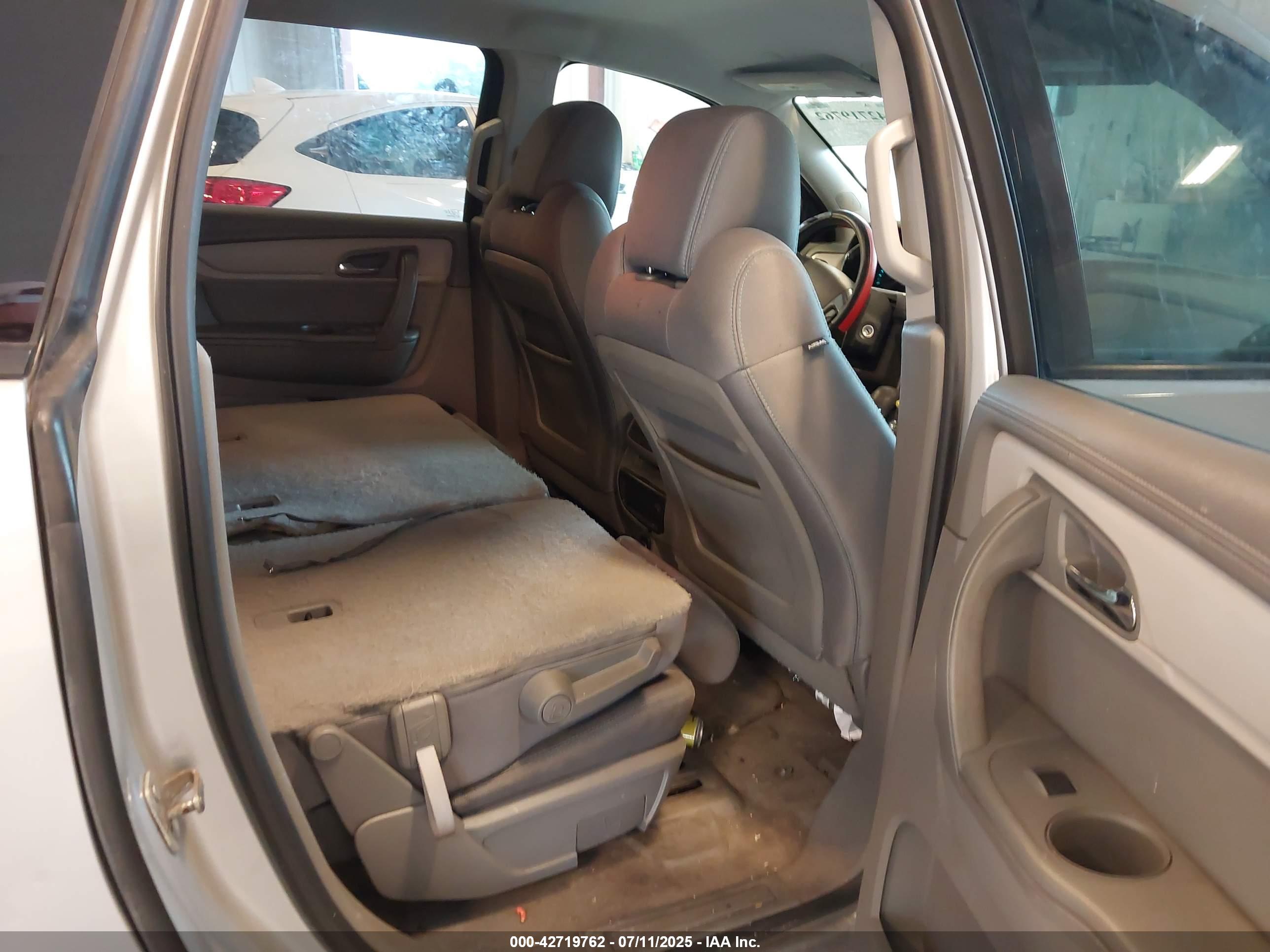 CHEVROLET TRAVERSE image 8