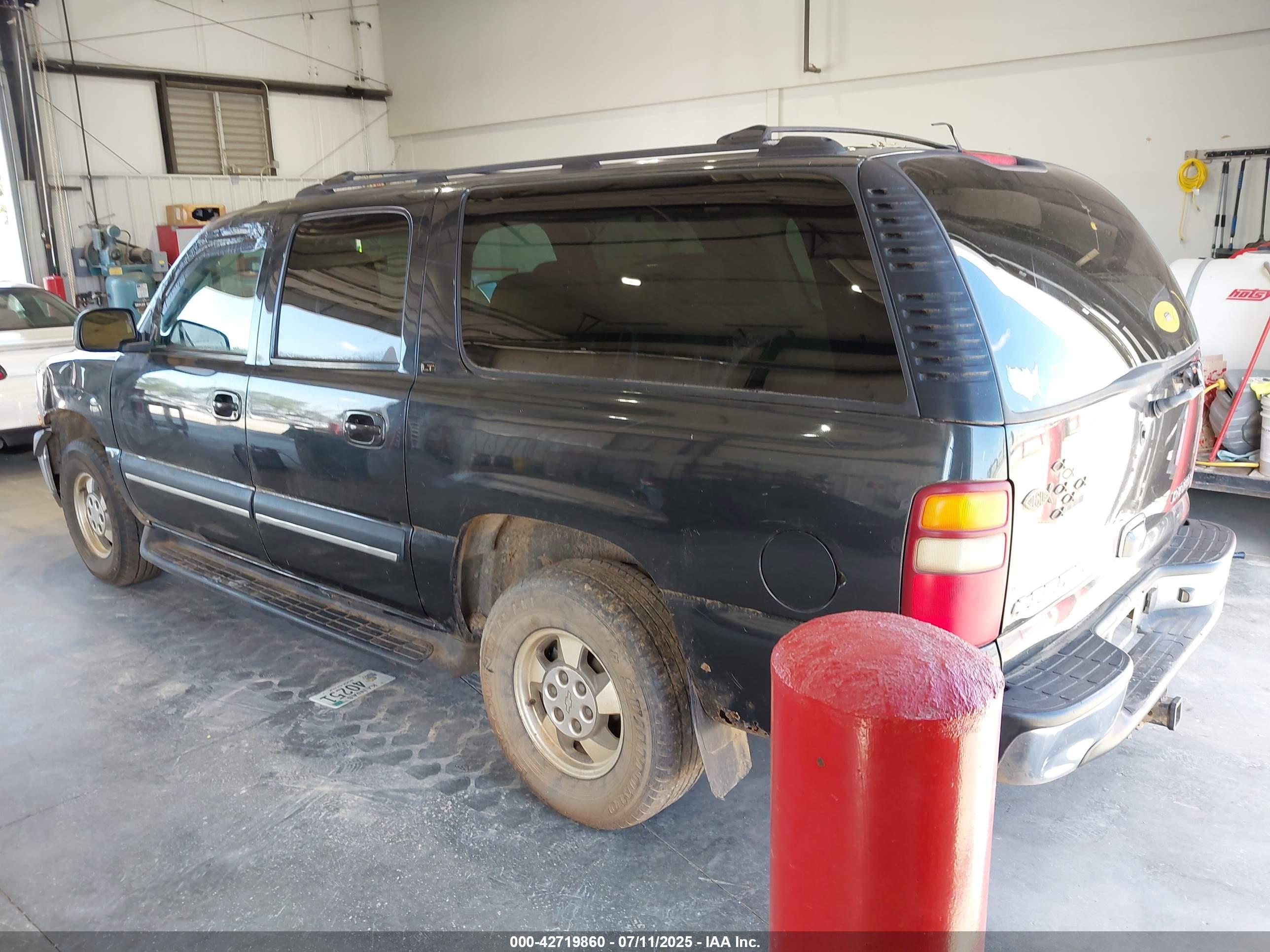 CHEVROLET SUBURBAN image 3