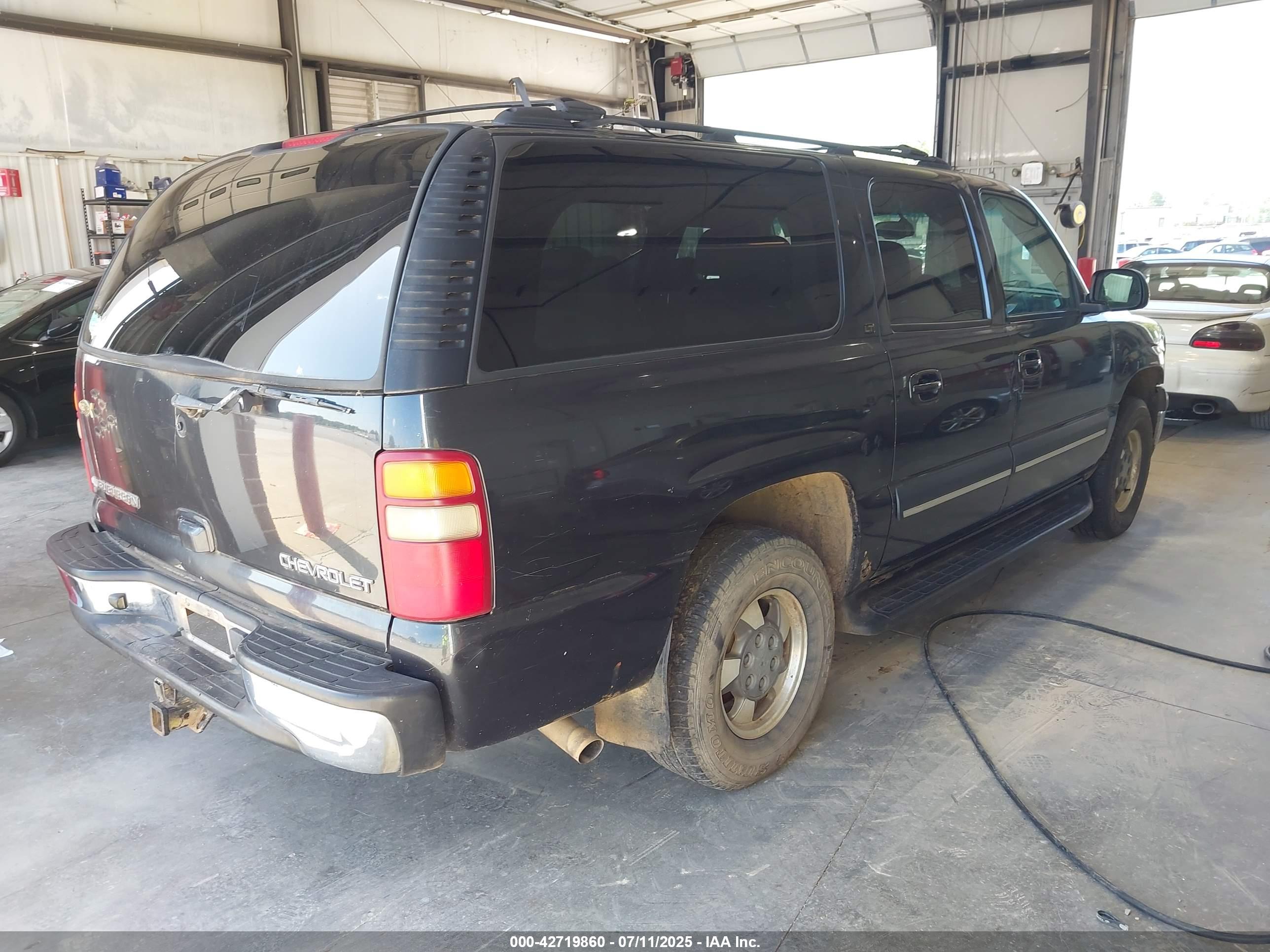 CHEVROLET SUBURBAN image 4