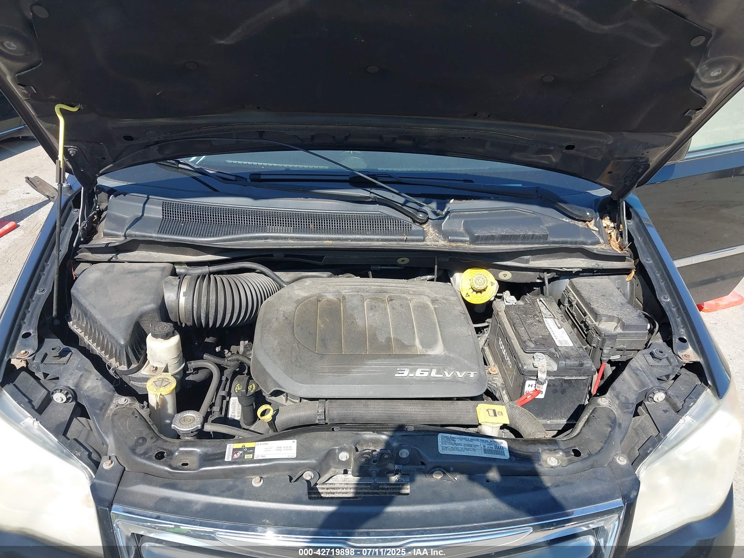 CHRYSLER TOWN image 10