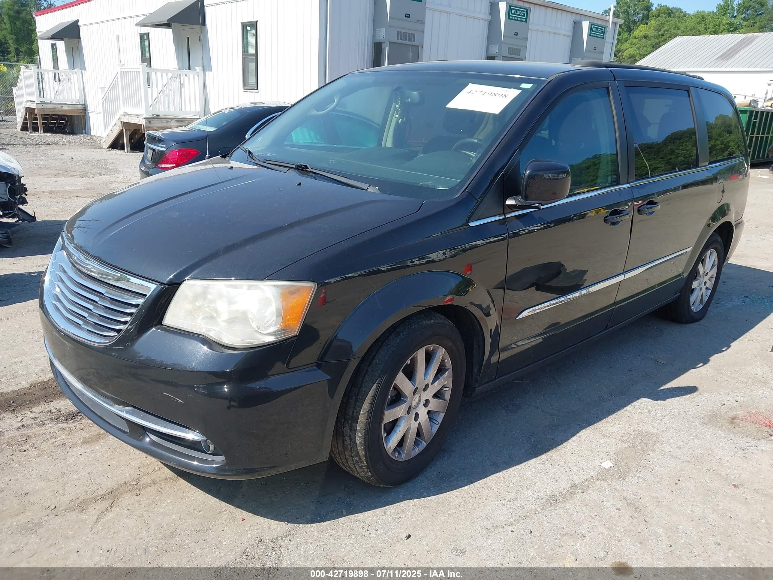 CHRYSLER TOWN image 2