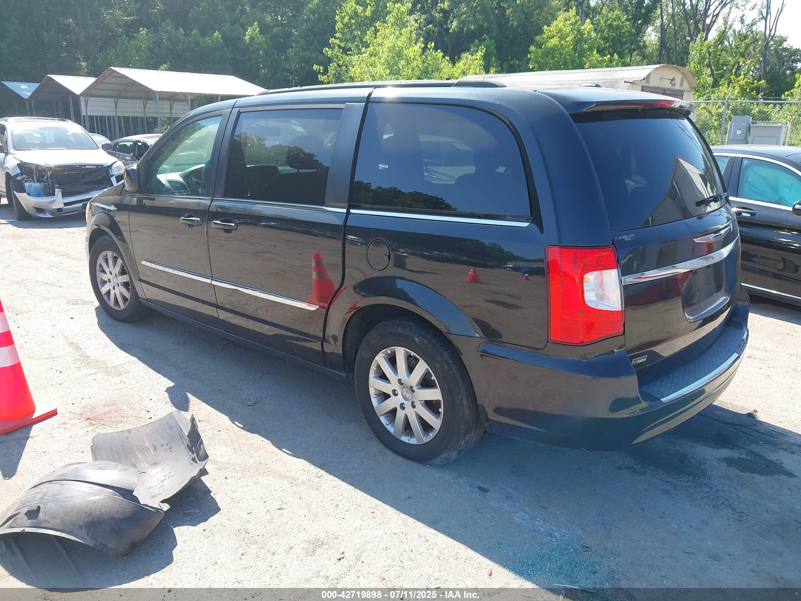 CHRYSLER TOWN image 3