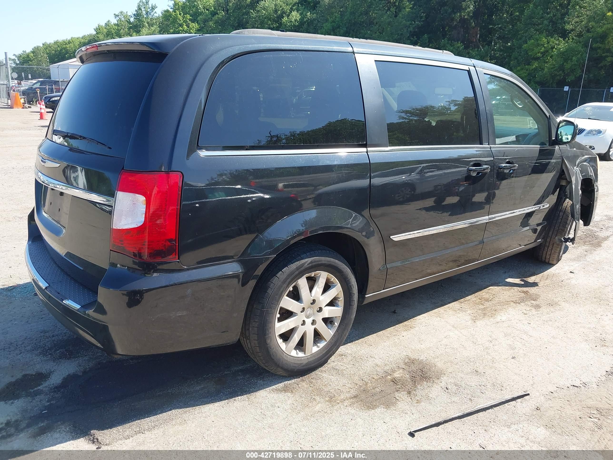 CHRYSLER TOWN image 4