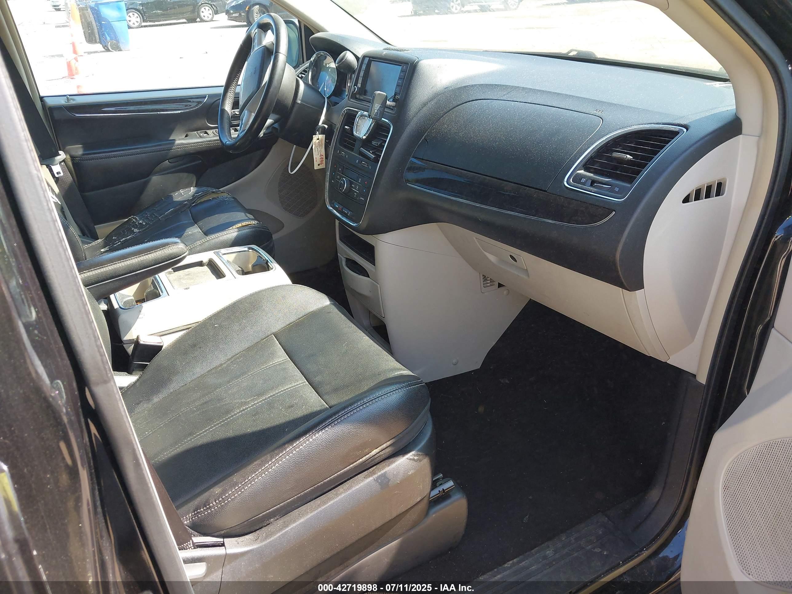CHRYSLER TOWN image 5