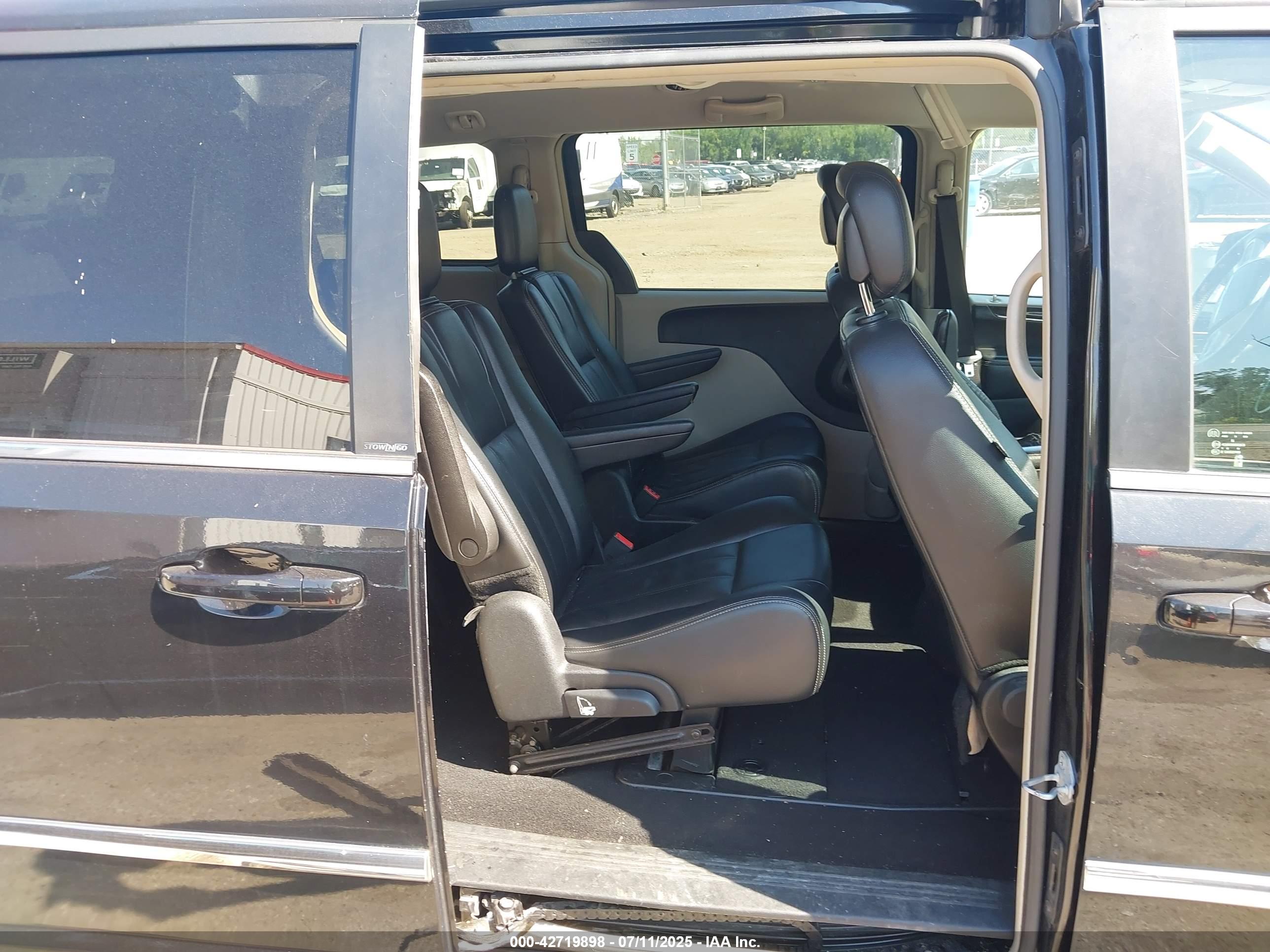 CHRYSLER TOWN image 8