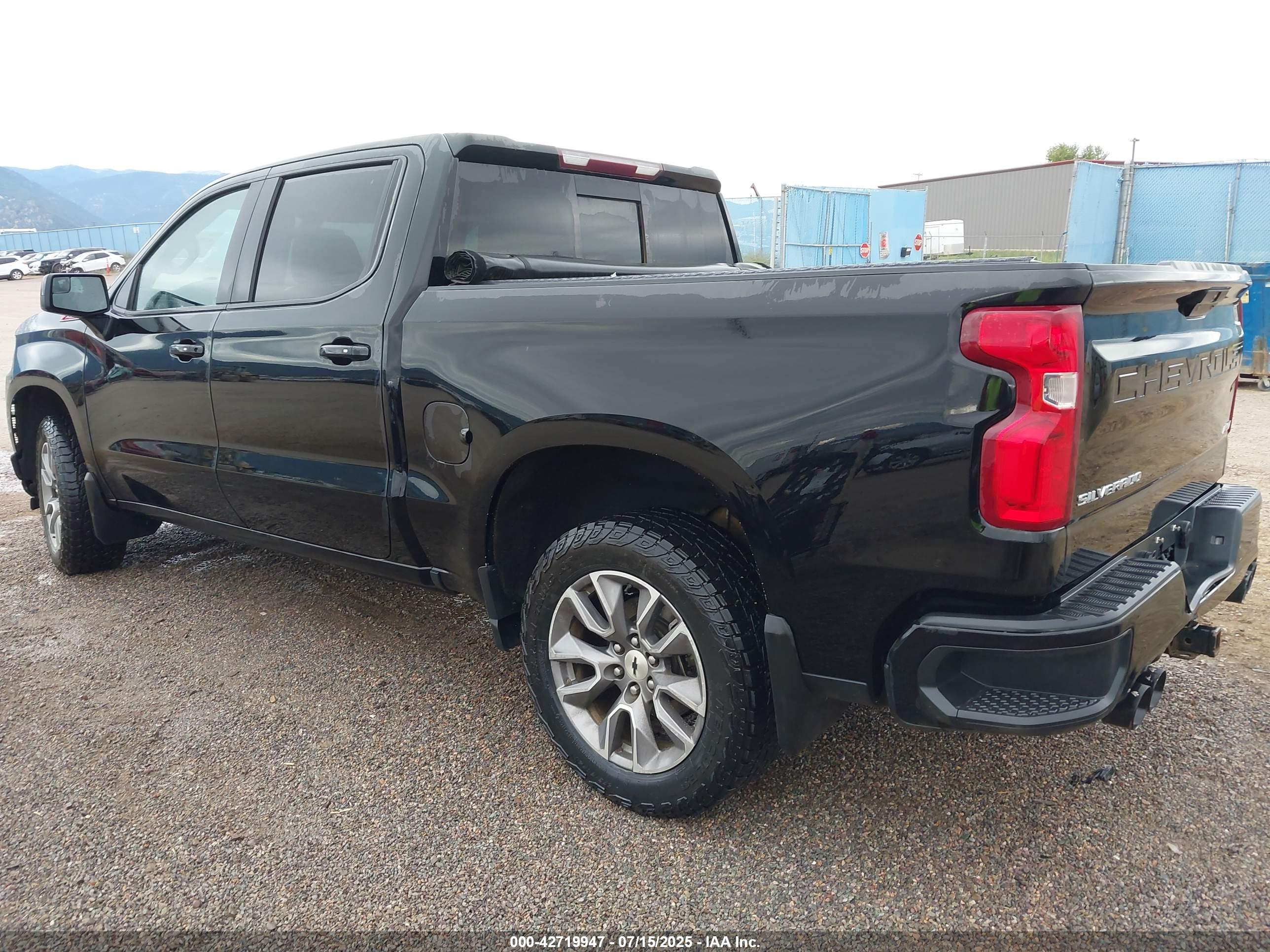 CHEVROLET SILVERADO image 3