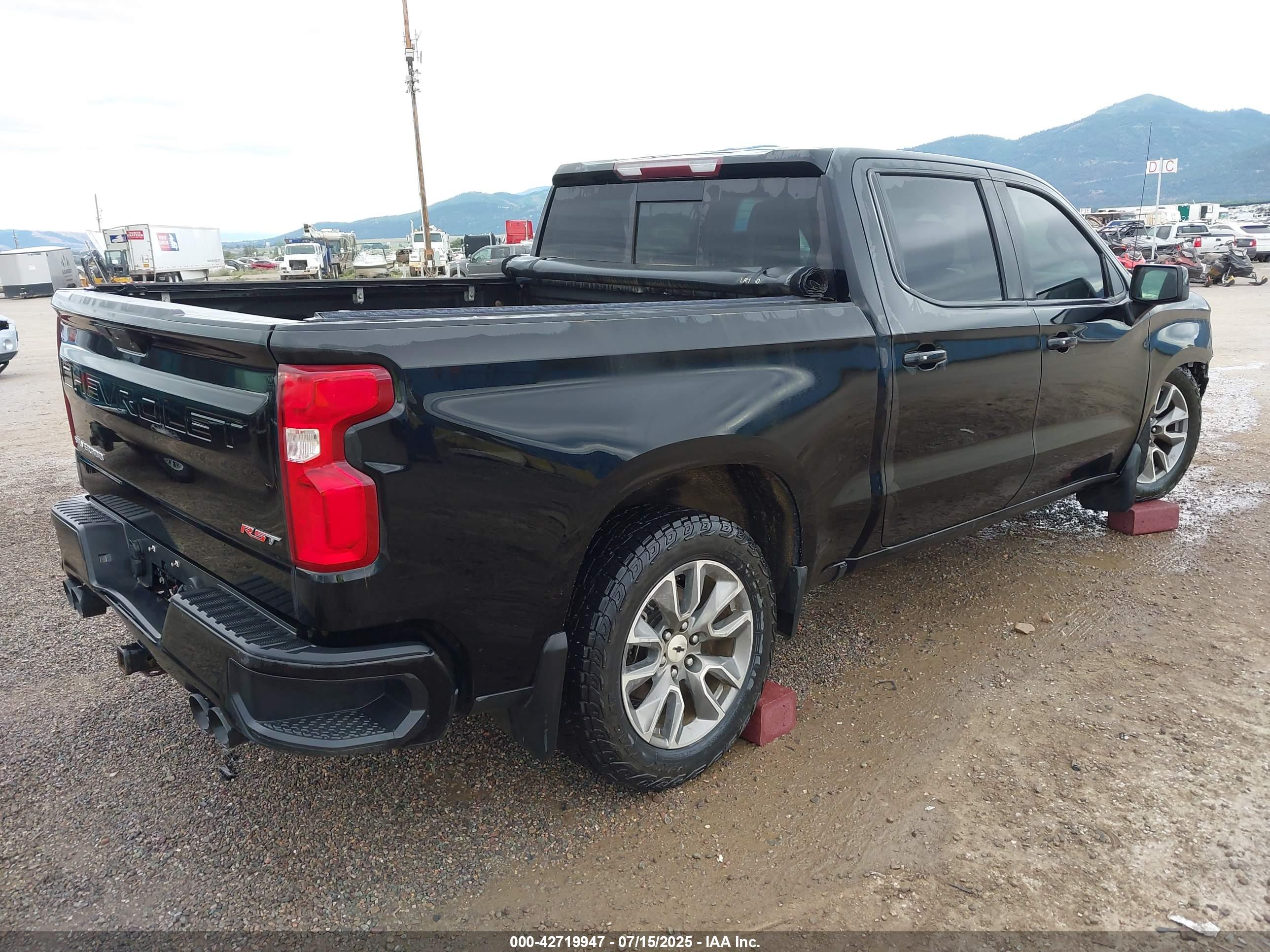 CHEVROLET SILVERADO image 4