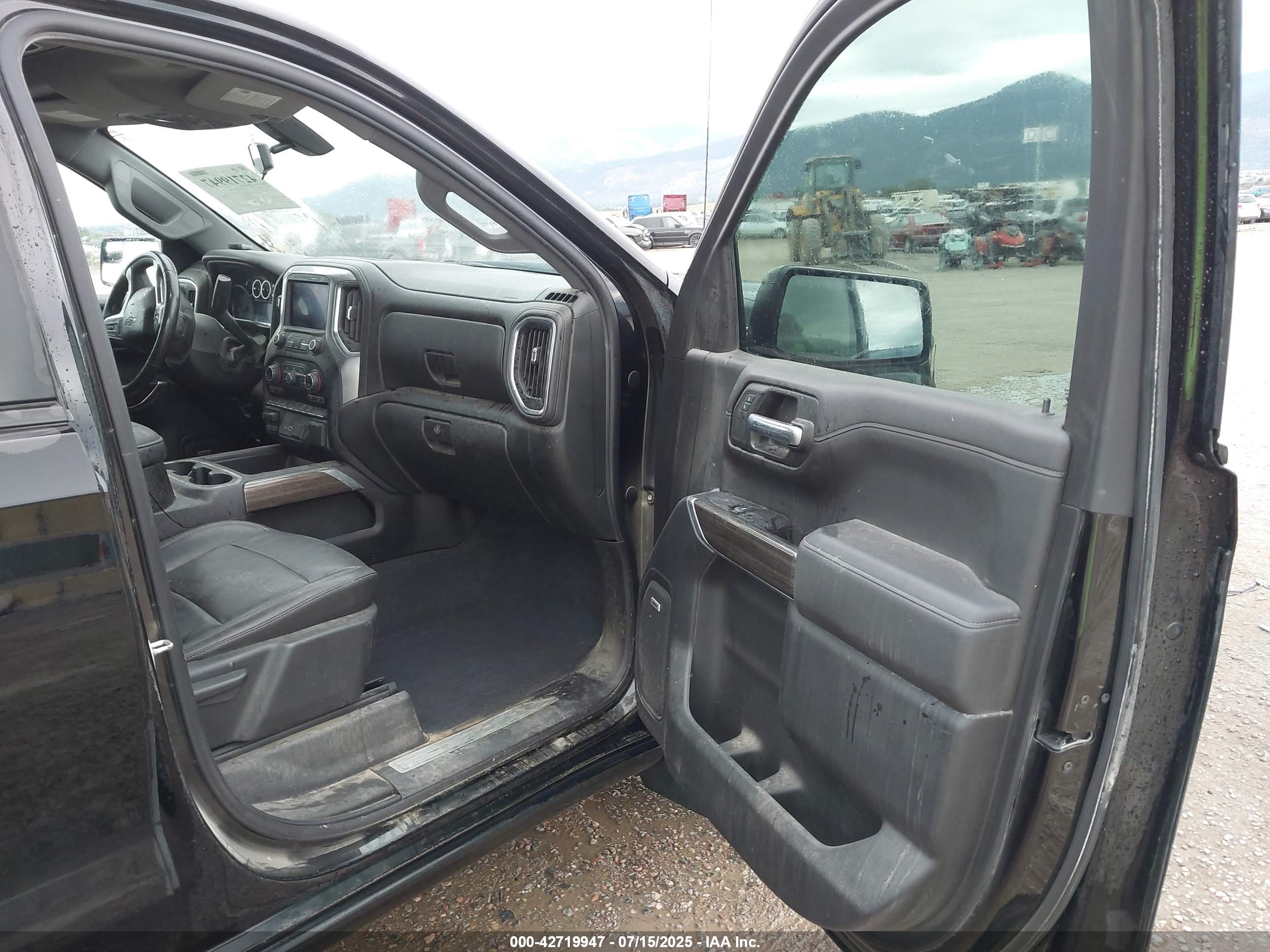 CHEVROLET SILVERADO image 5
