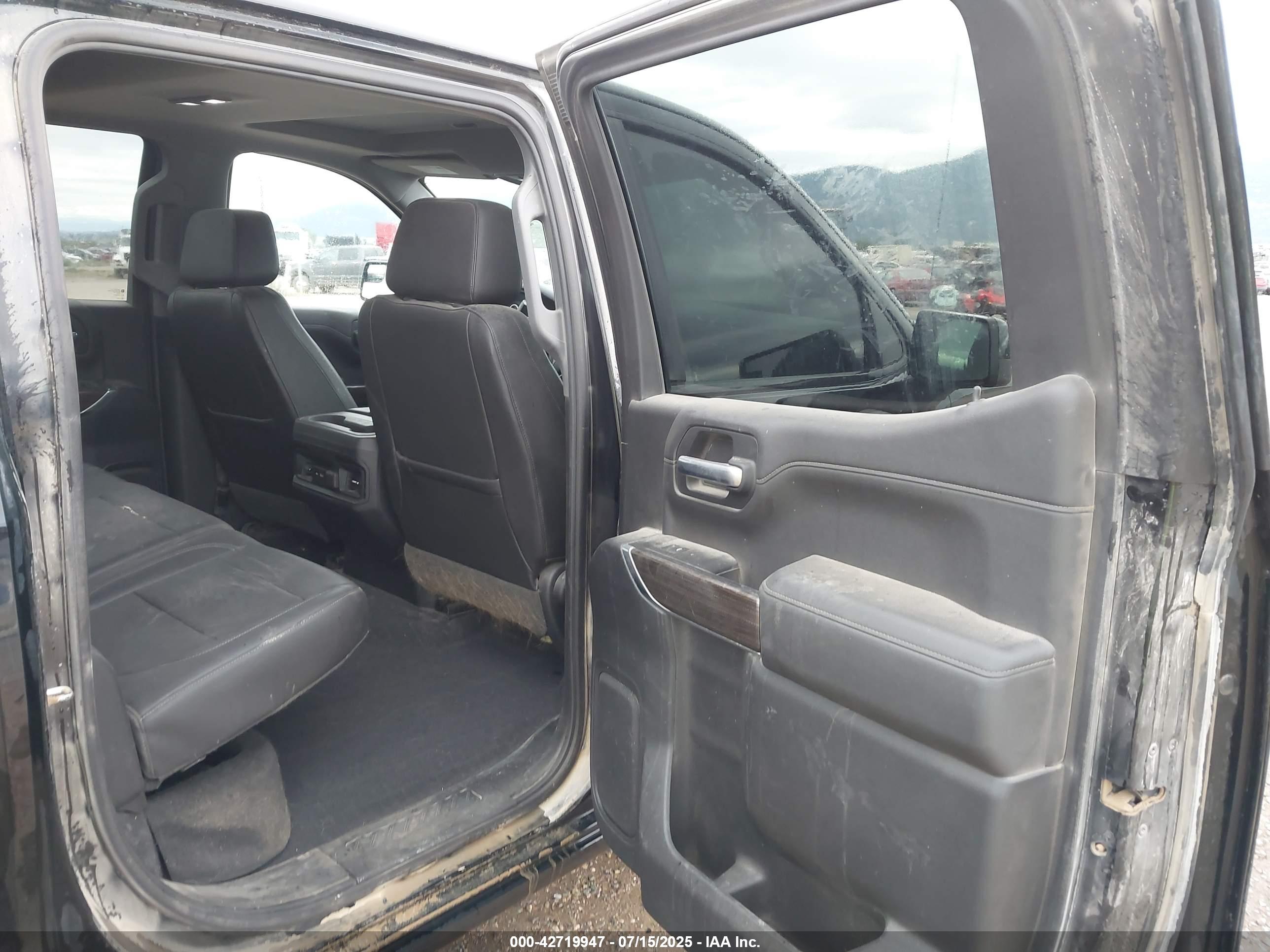 CHEVROLET SILVERADO image 8