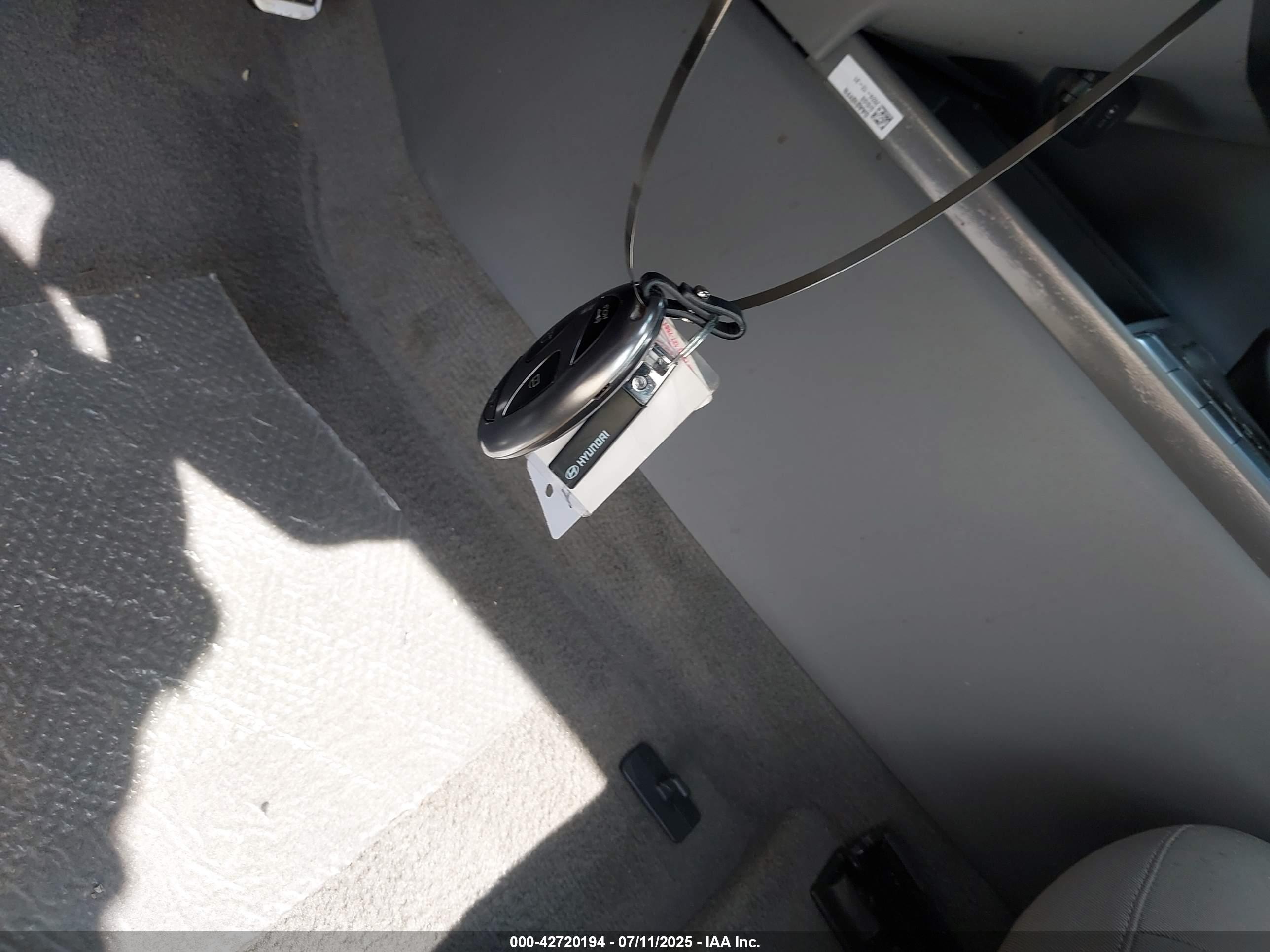 HYUNDAI ELANTRA image 11