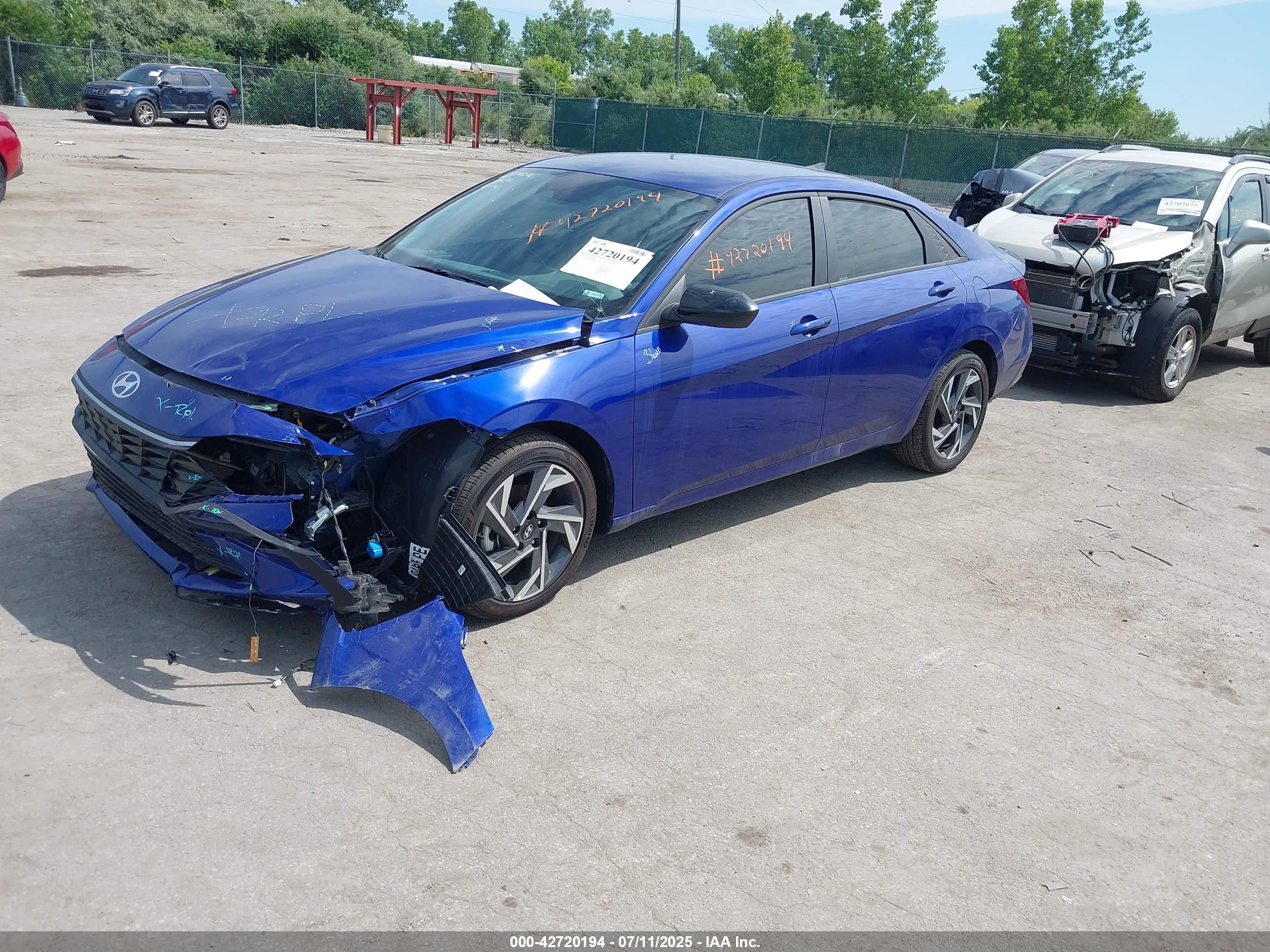 HYUNDAI ELANTRA image 2