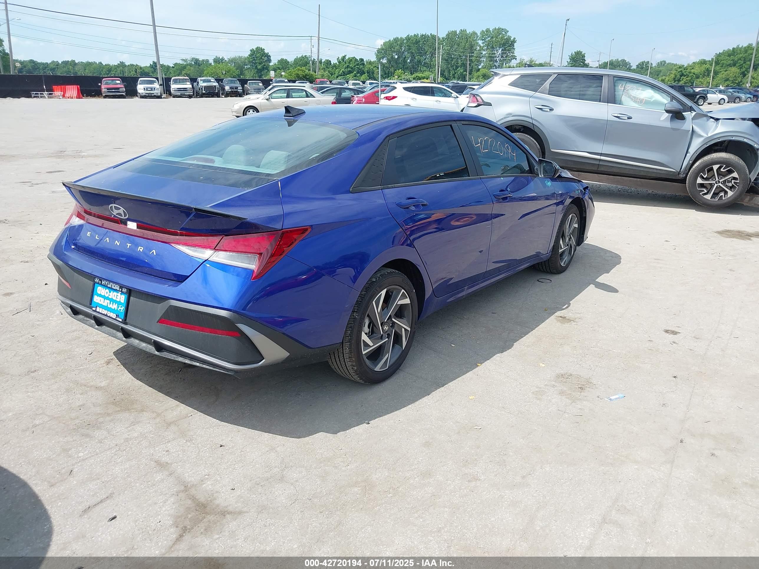 HYUNDAI ELANTRA image 4