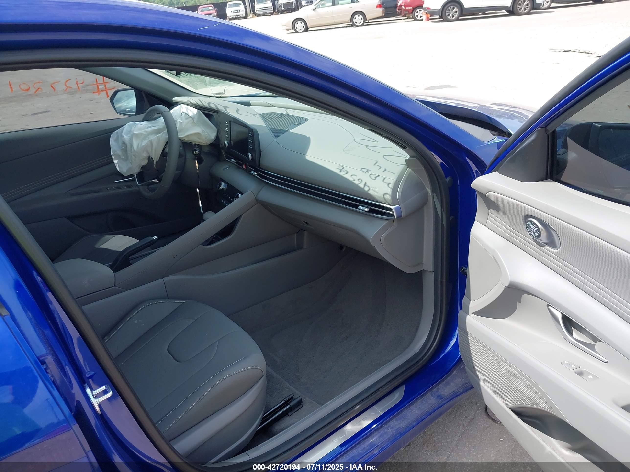 HYUNDAI ELANTRA image 5