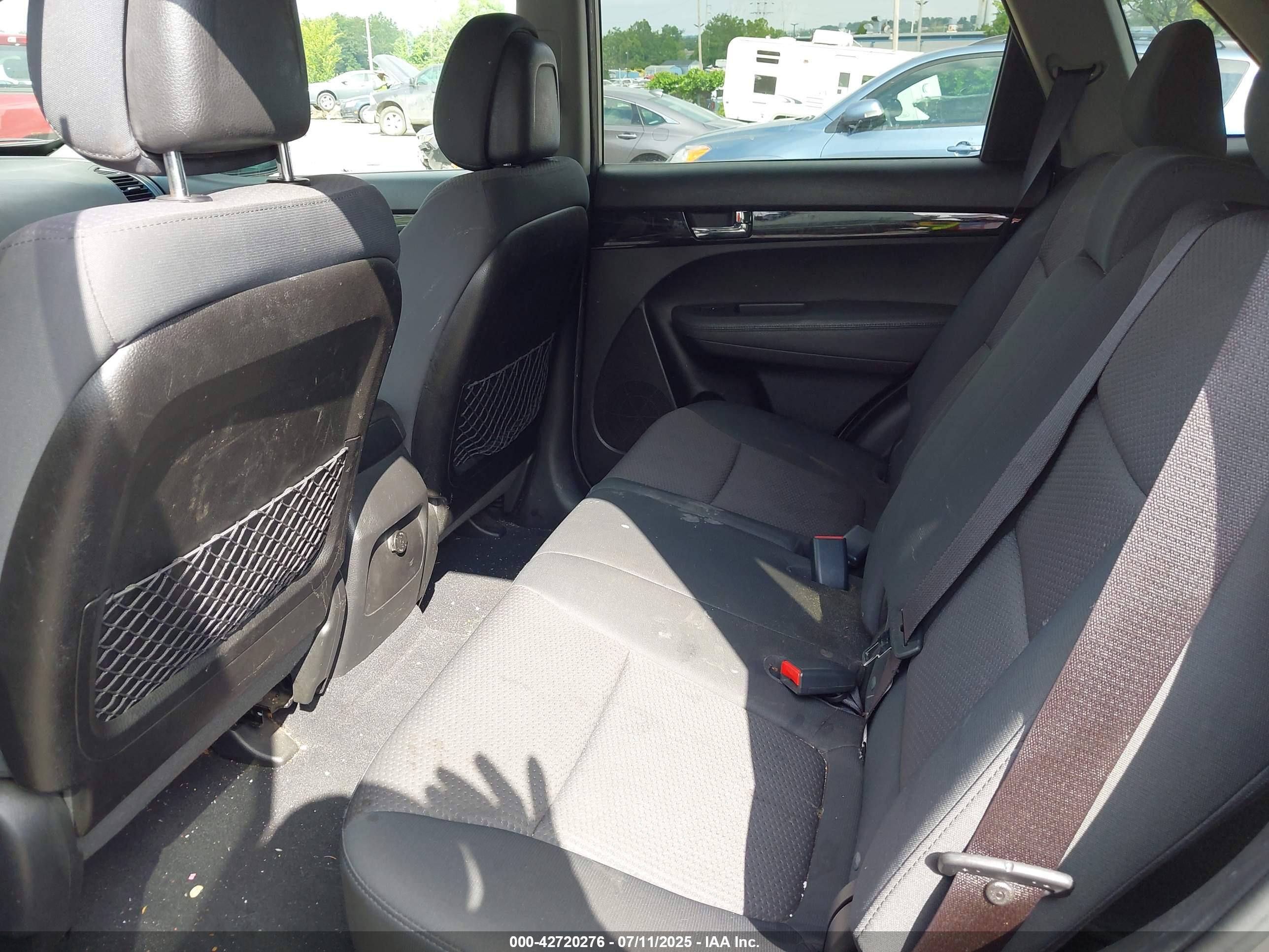 KIA SORENTO image 8