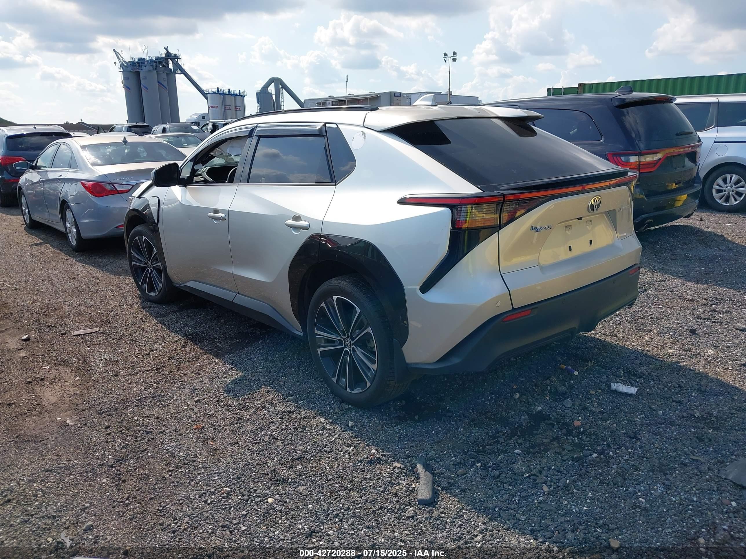 TOYOTA BZ4X image 3