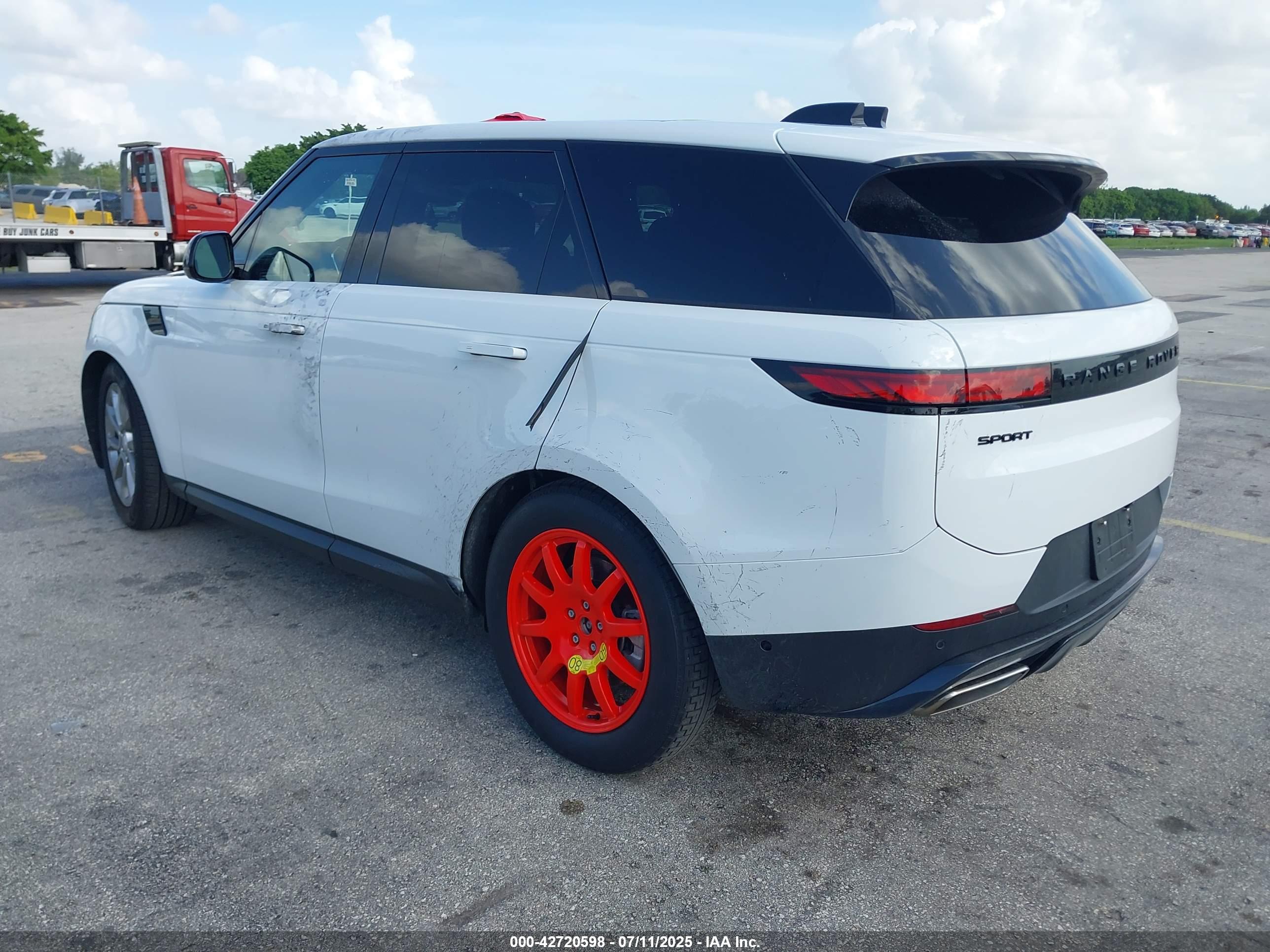 LAND ROVER image 3