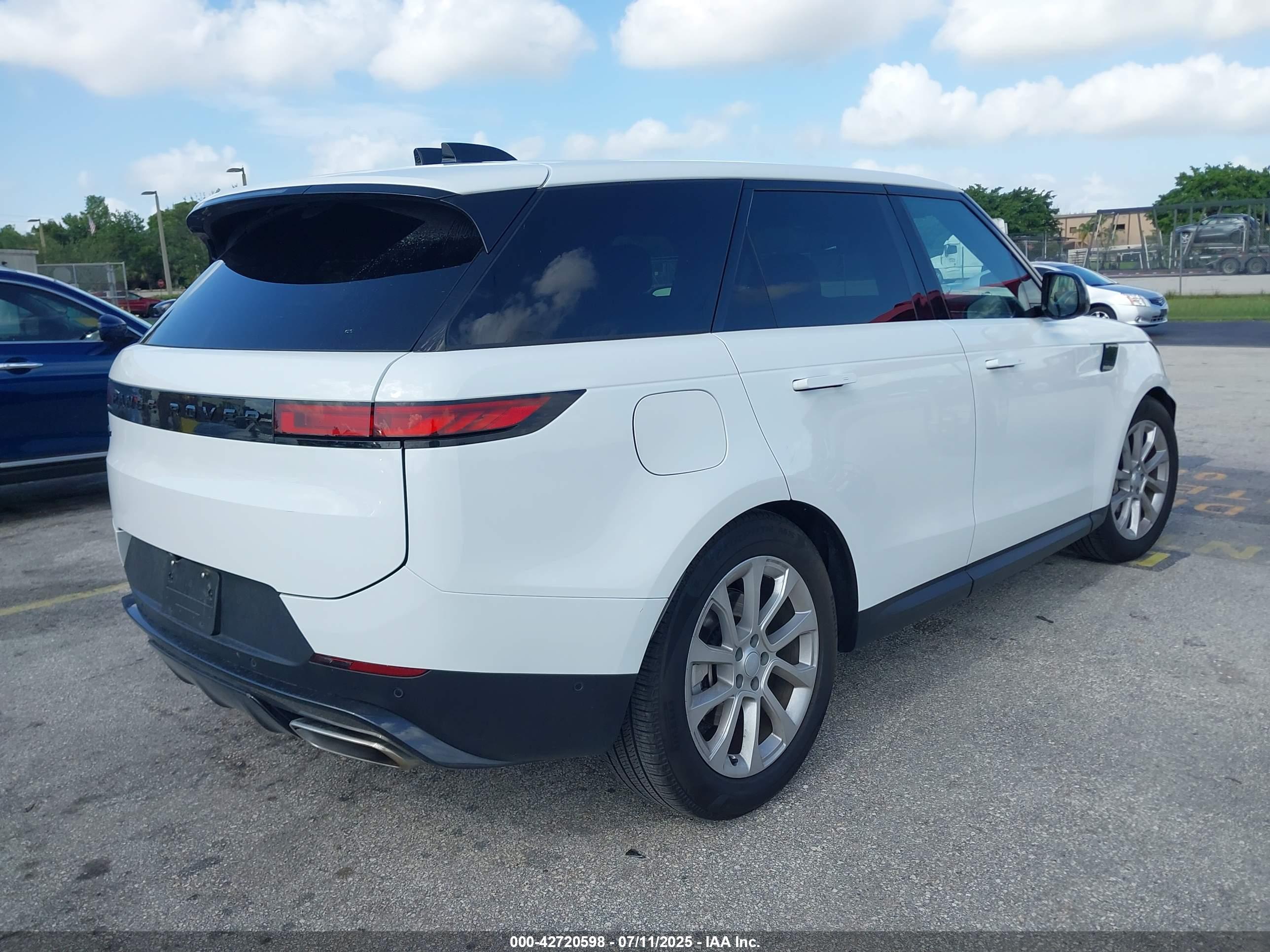 LAND ROVER image 4
