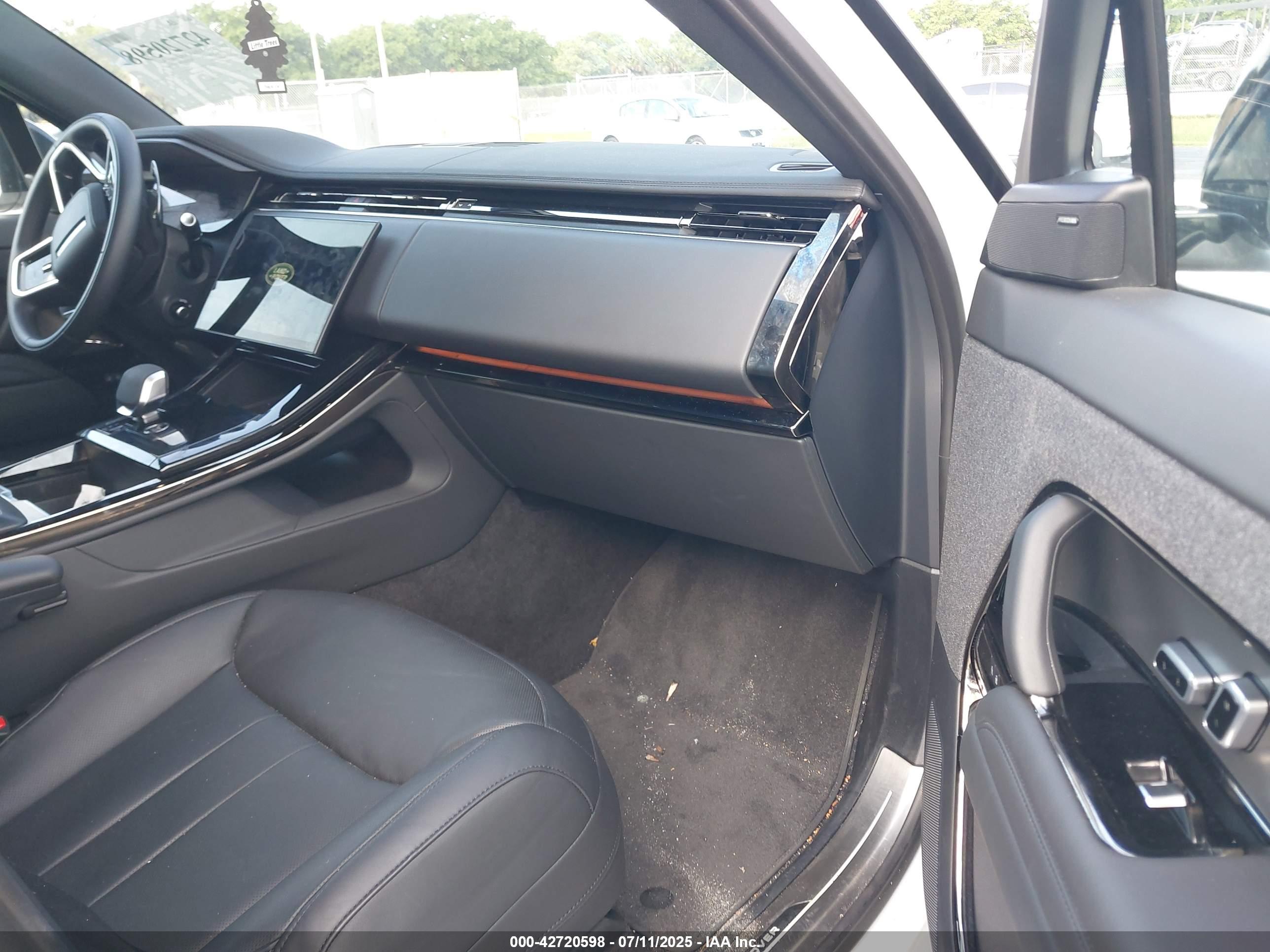 LAND ROVER image 5