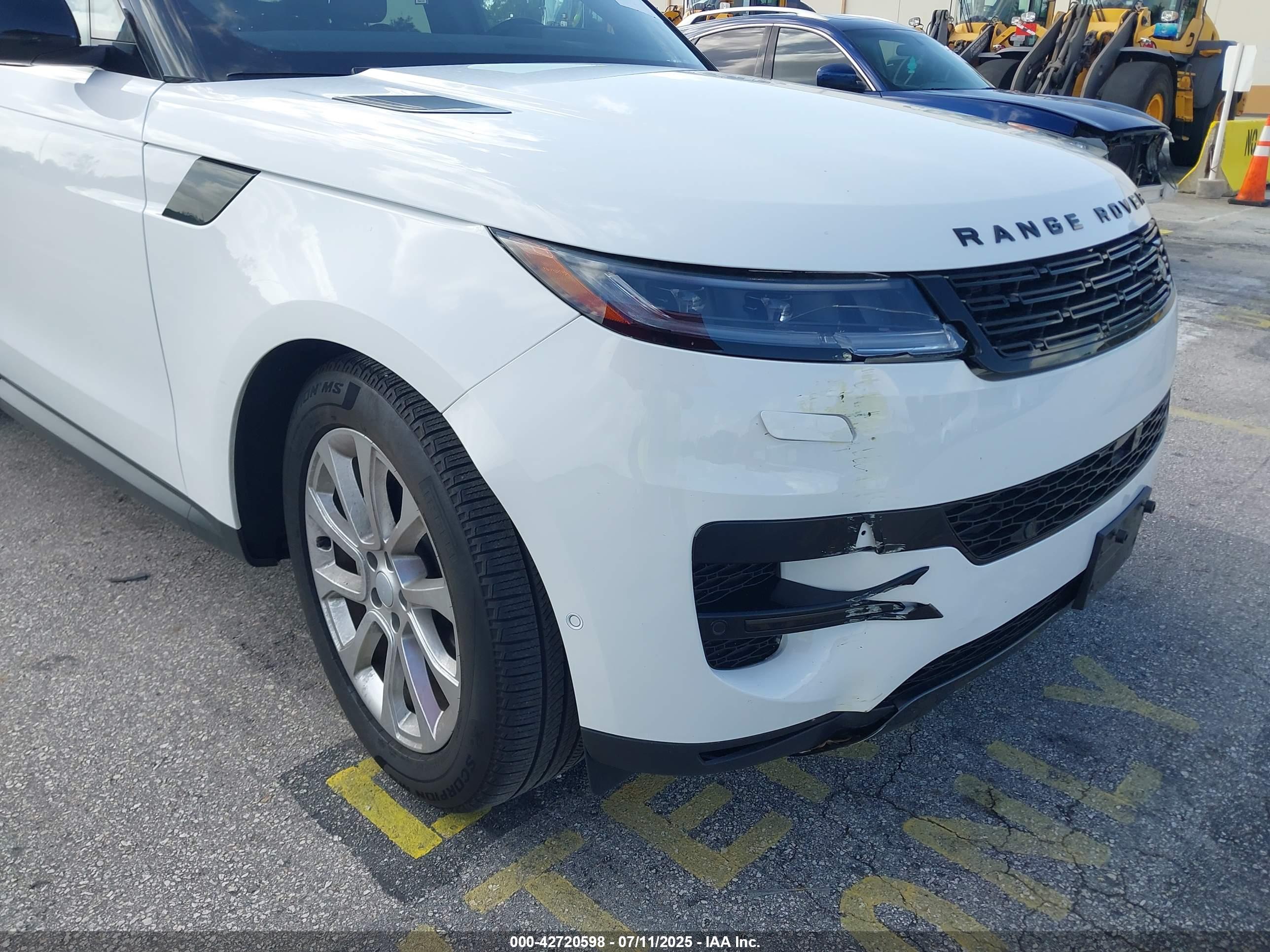 LAND ROVER image 6