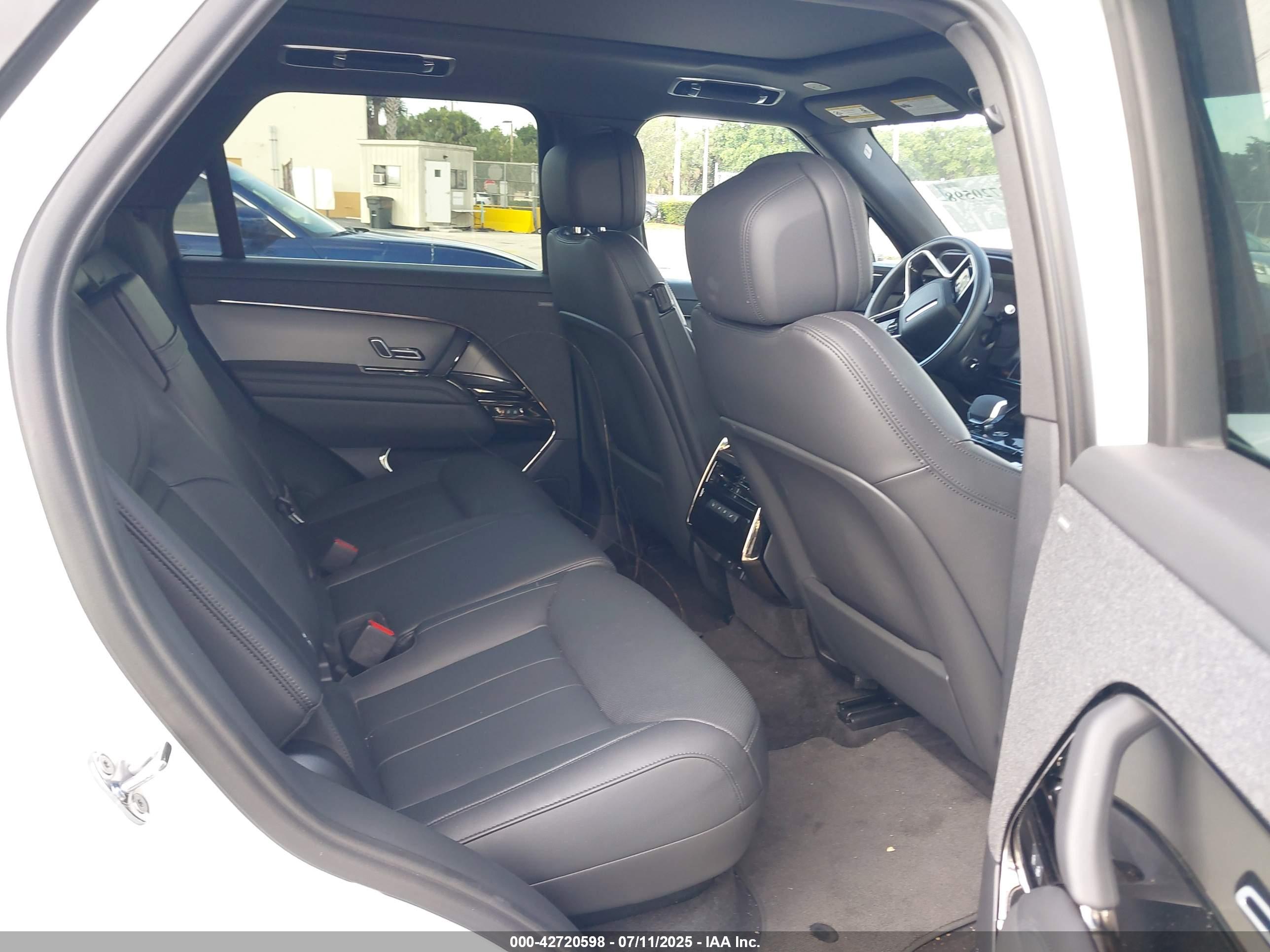 LAND ROVER image 8