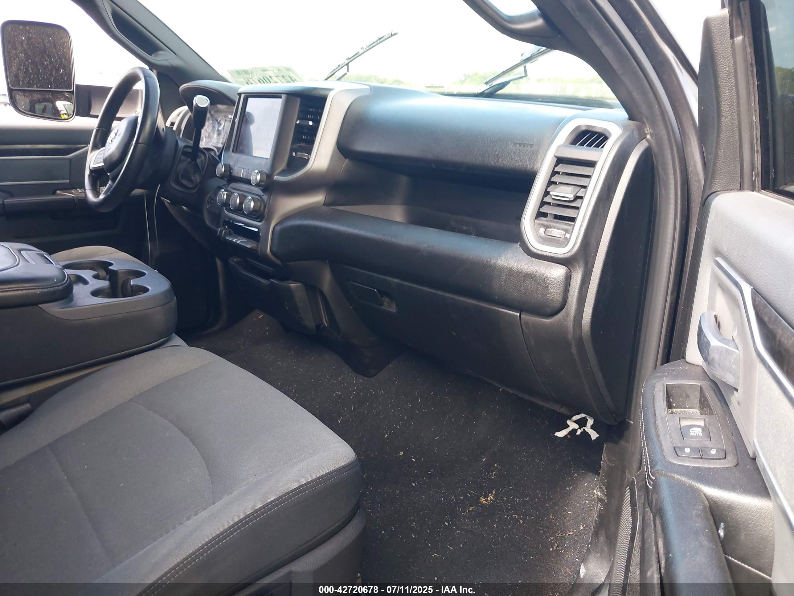 RAM 2500 image 5