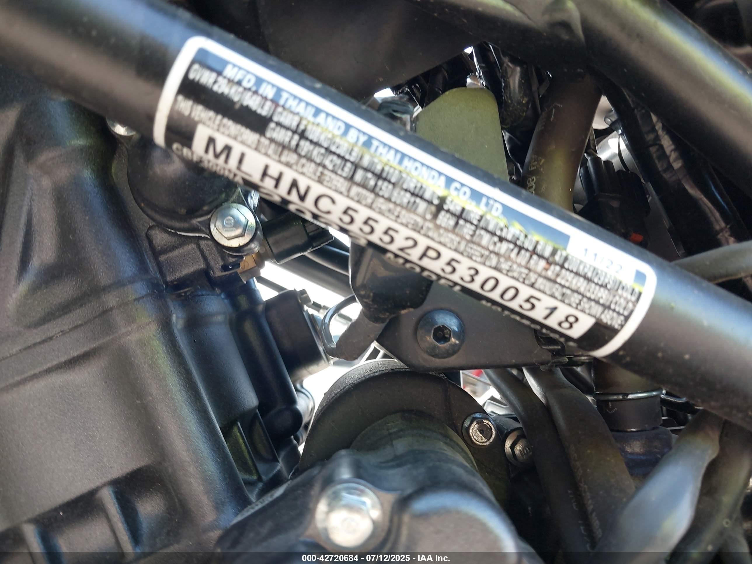 HONDA CBF300 image 10