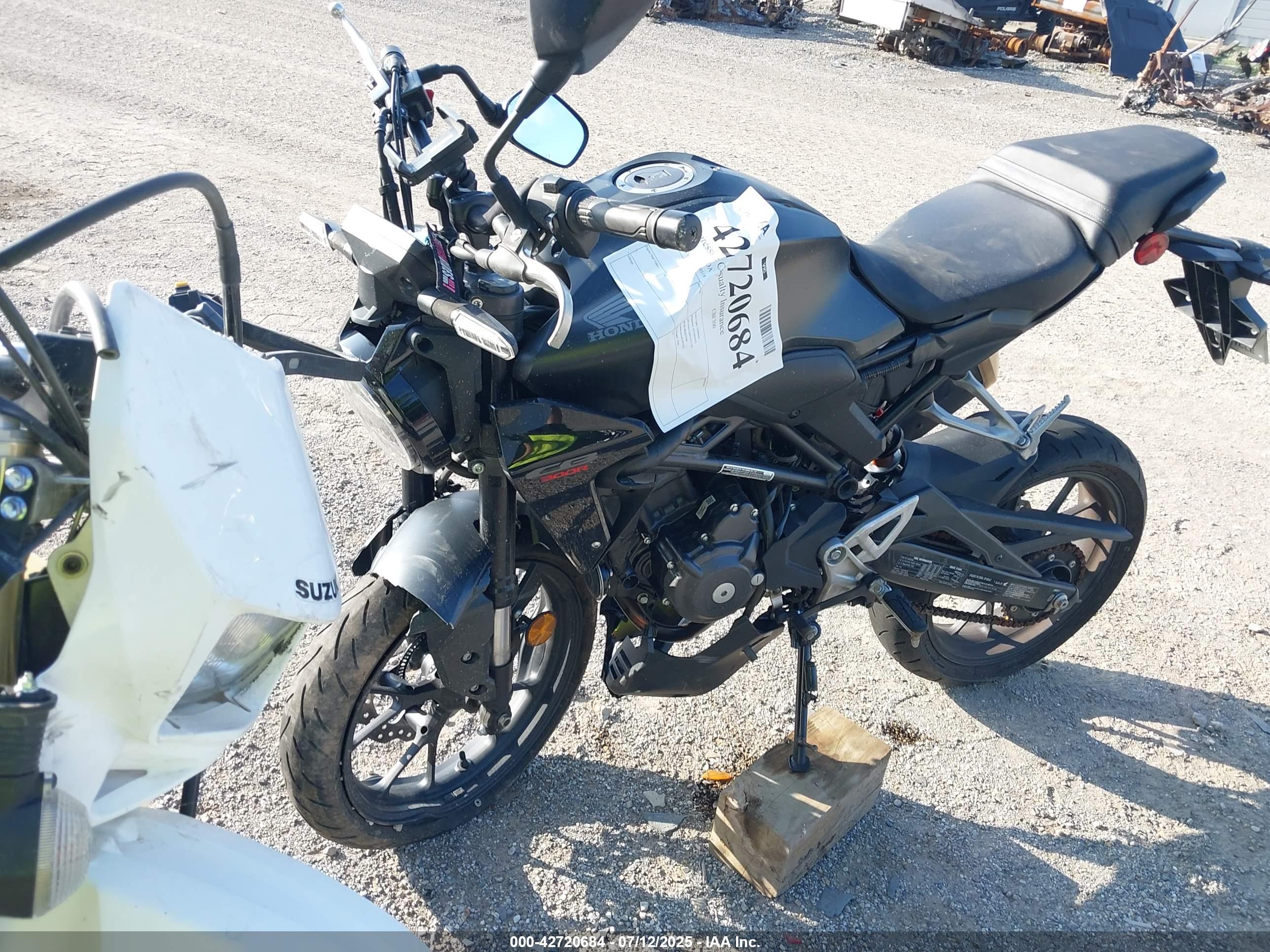 HONDA CBF300 image 2