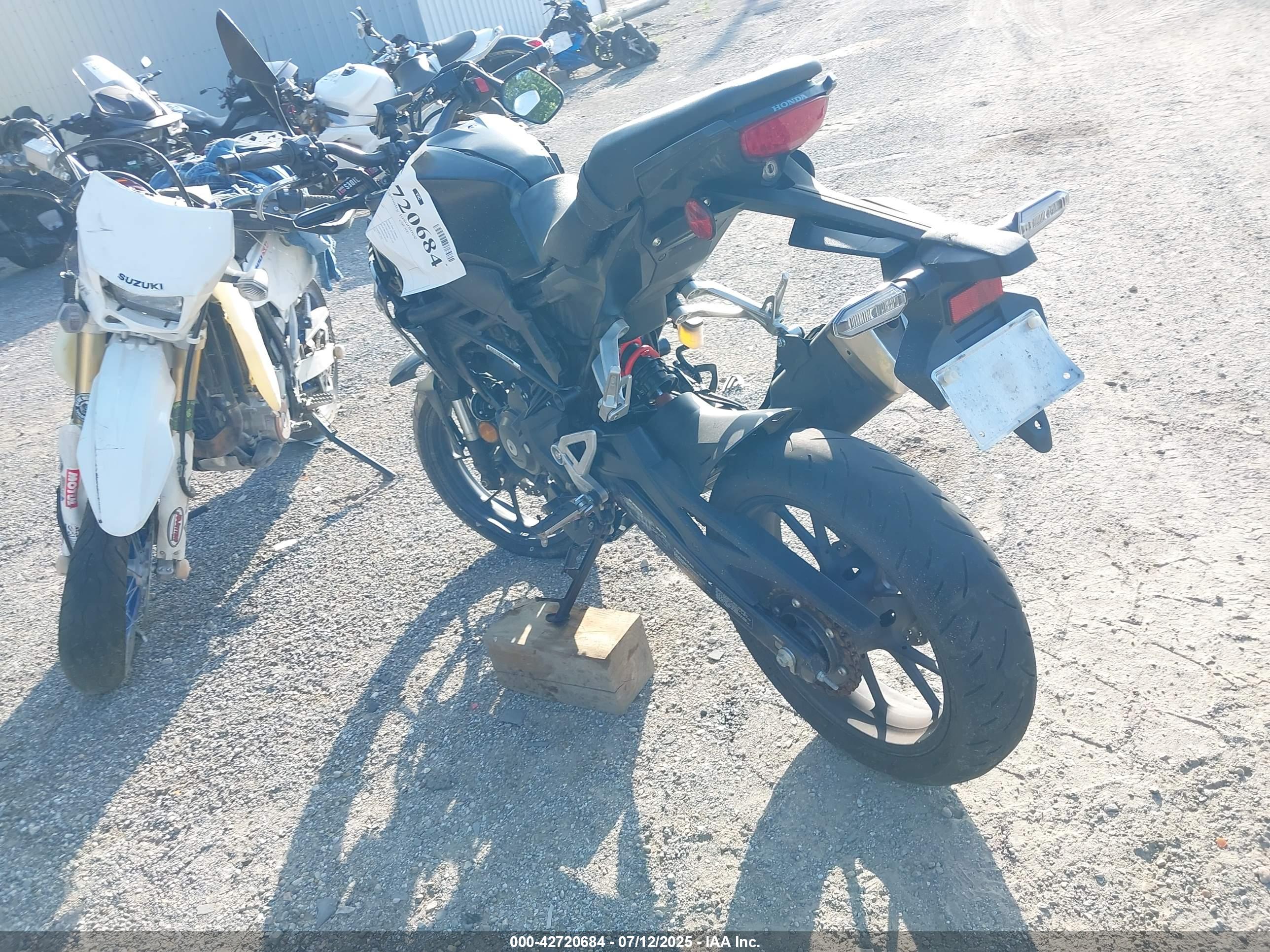 HONDA CBF300 image 3