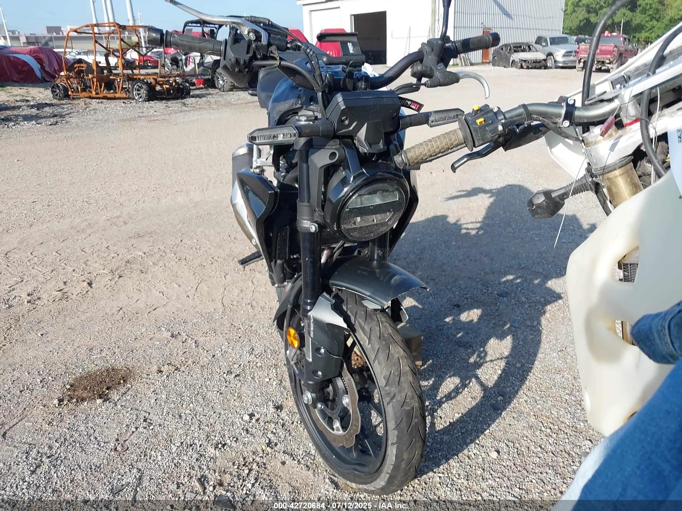 HONDA CBF300 image 5