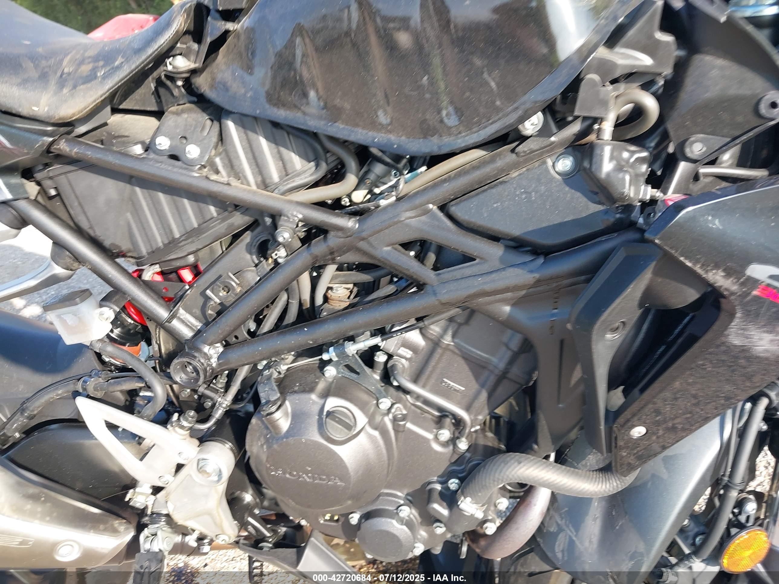 HONDA CBF300 image 8