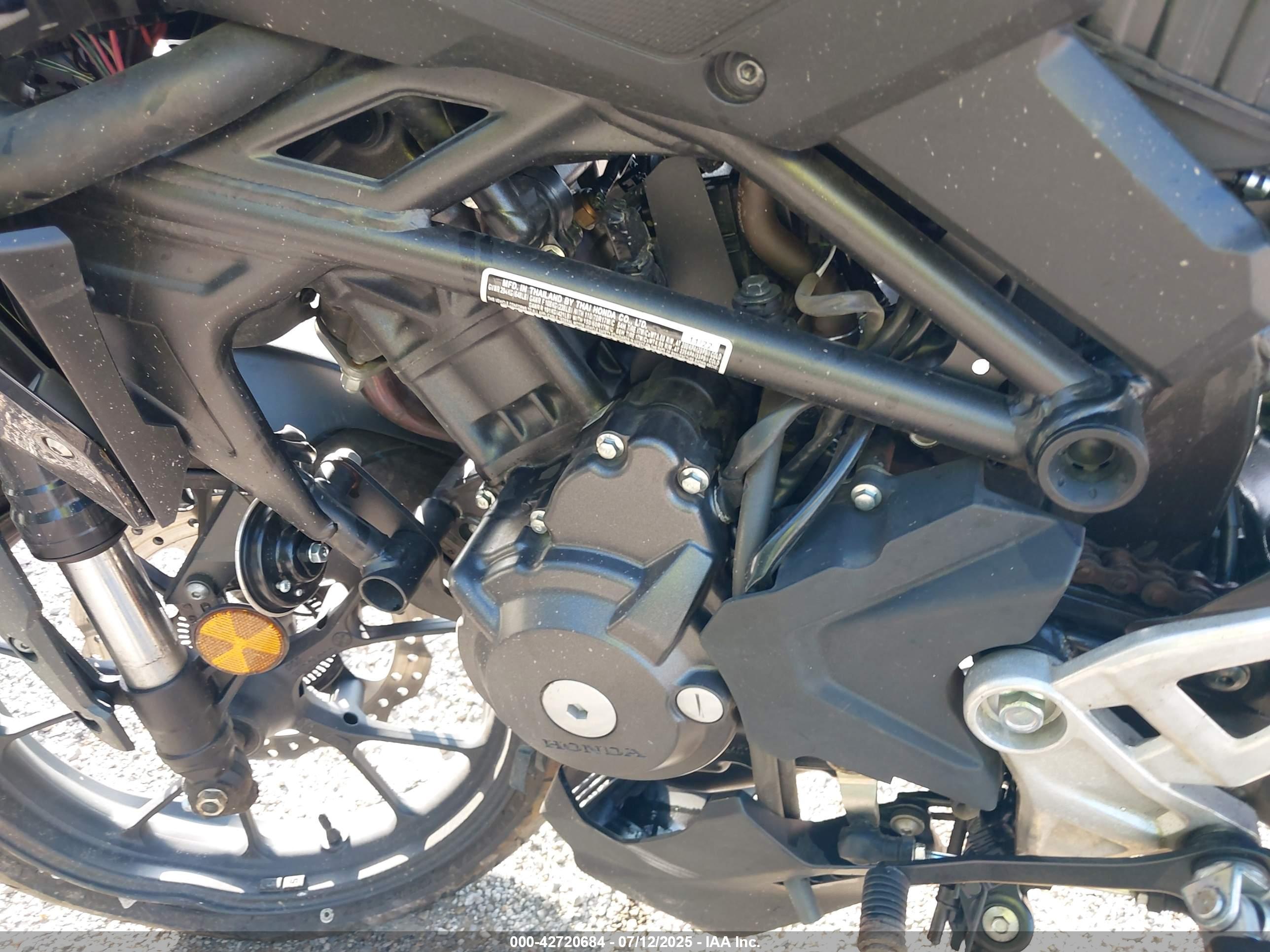 HONDA CBF300 image 9