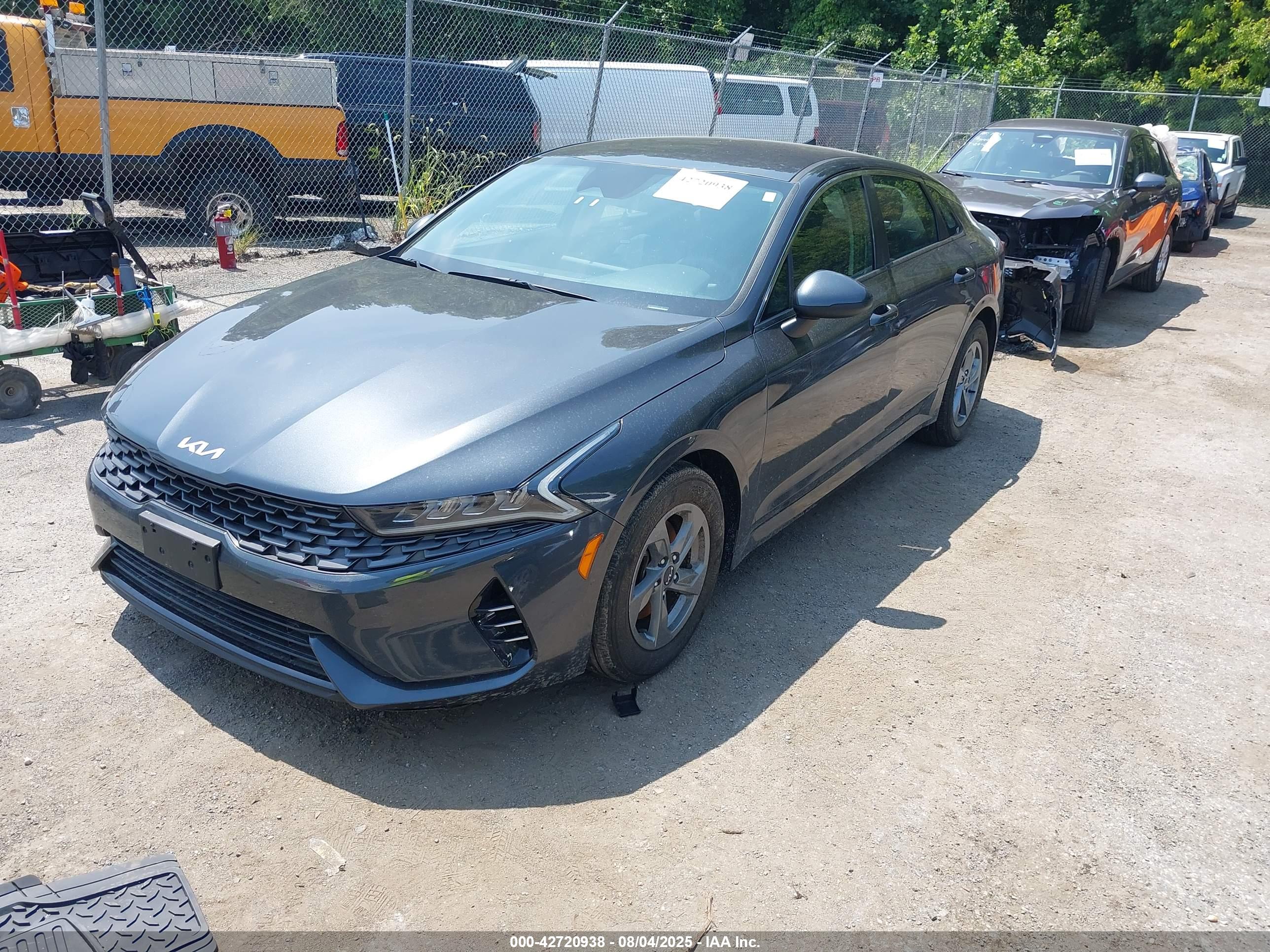 KIA K5 image 2