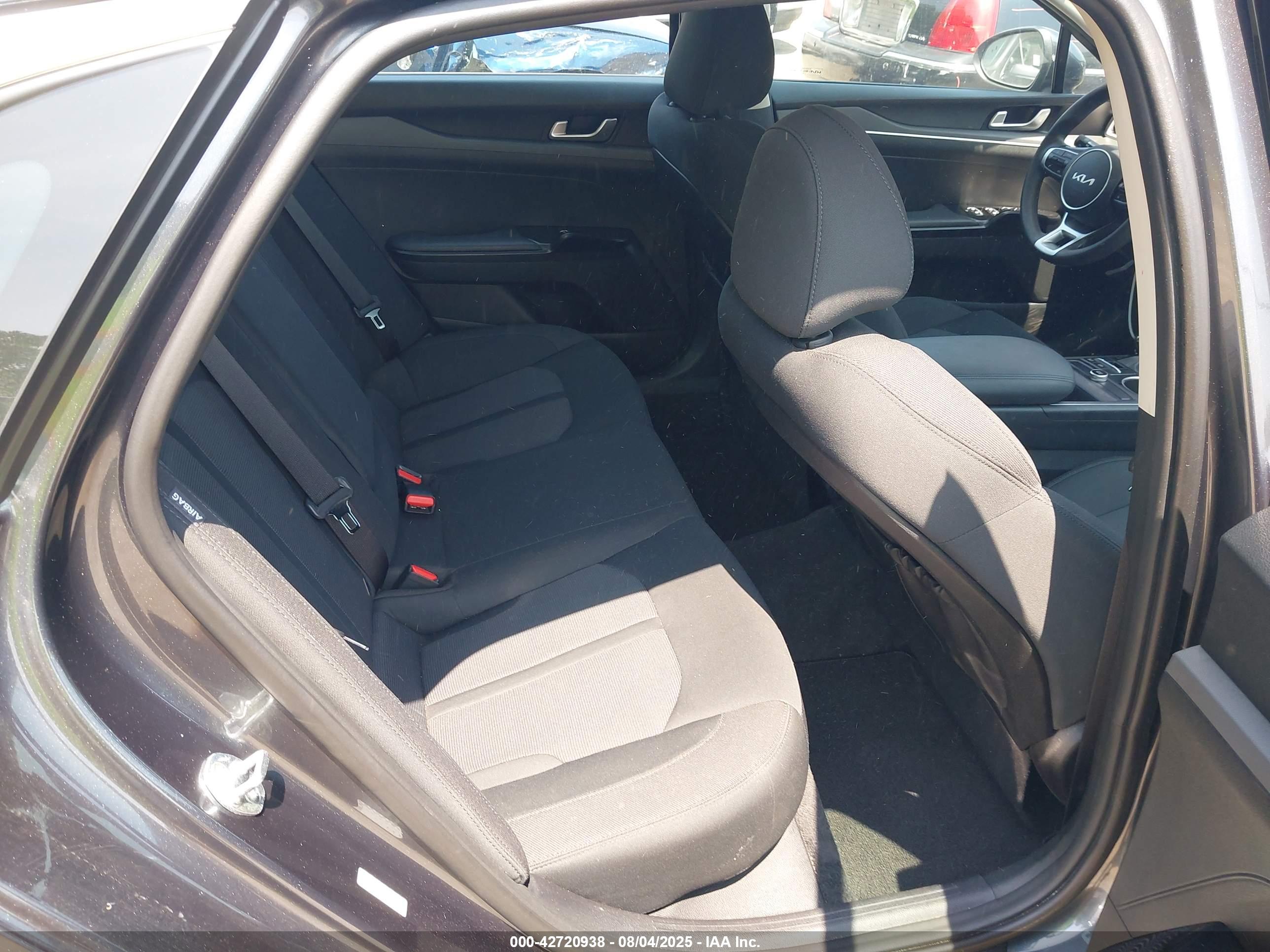 KIA K5 image 8