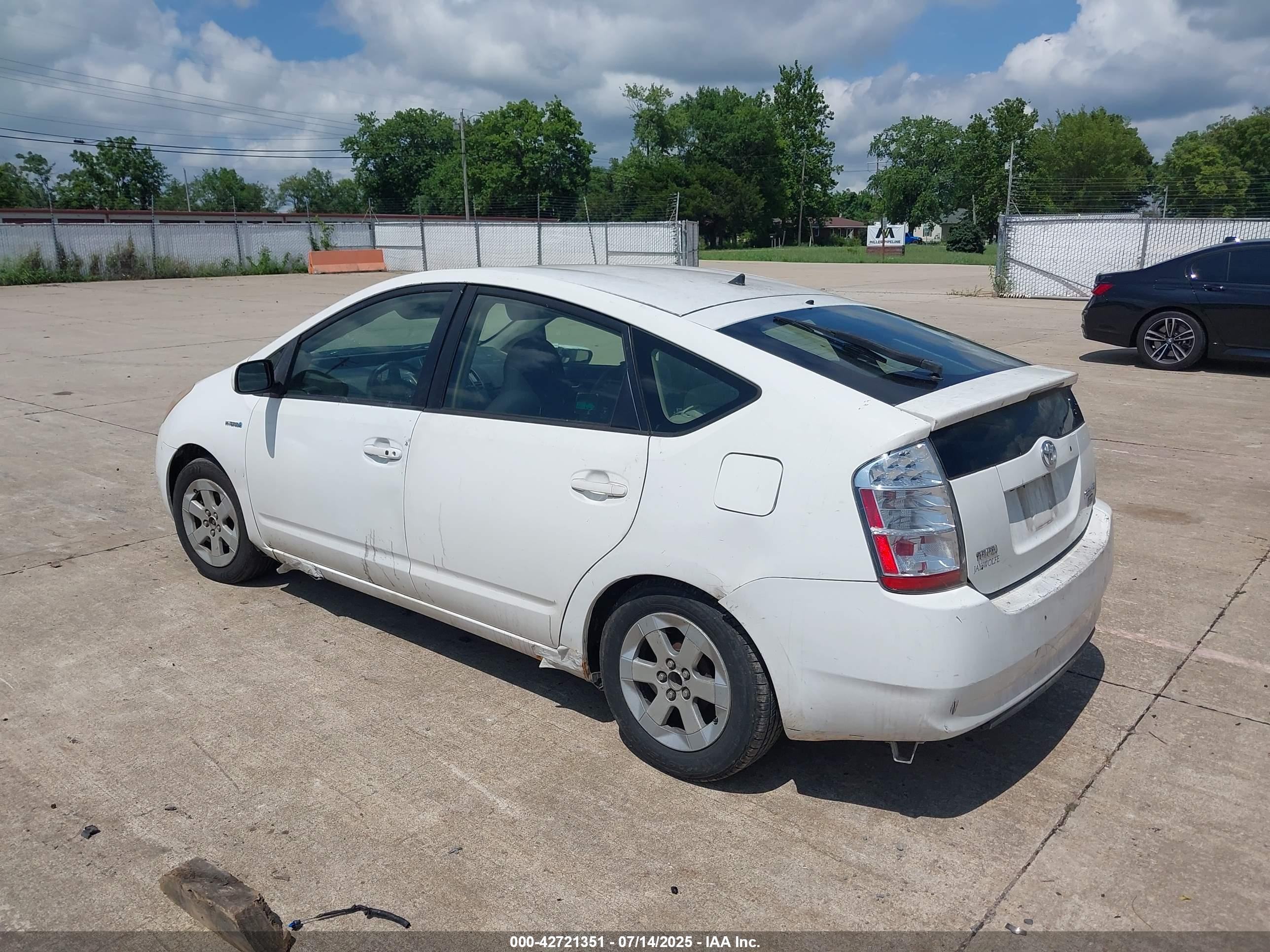 TOYOTA PRIUS image 3