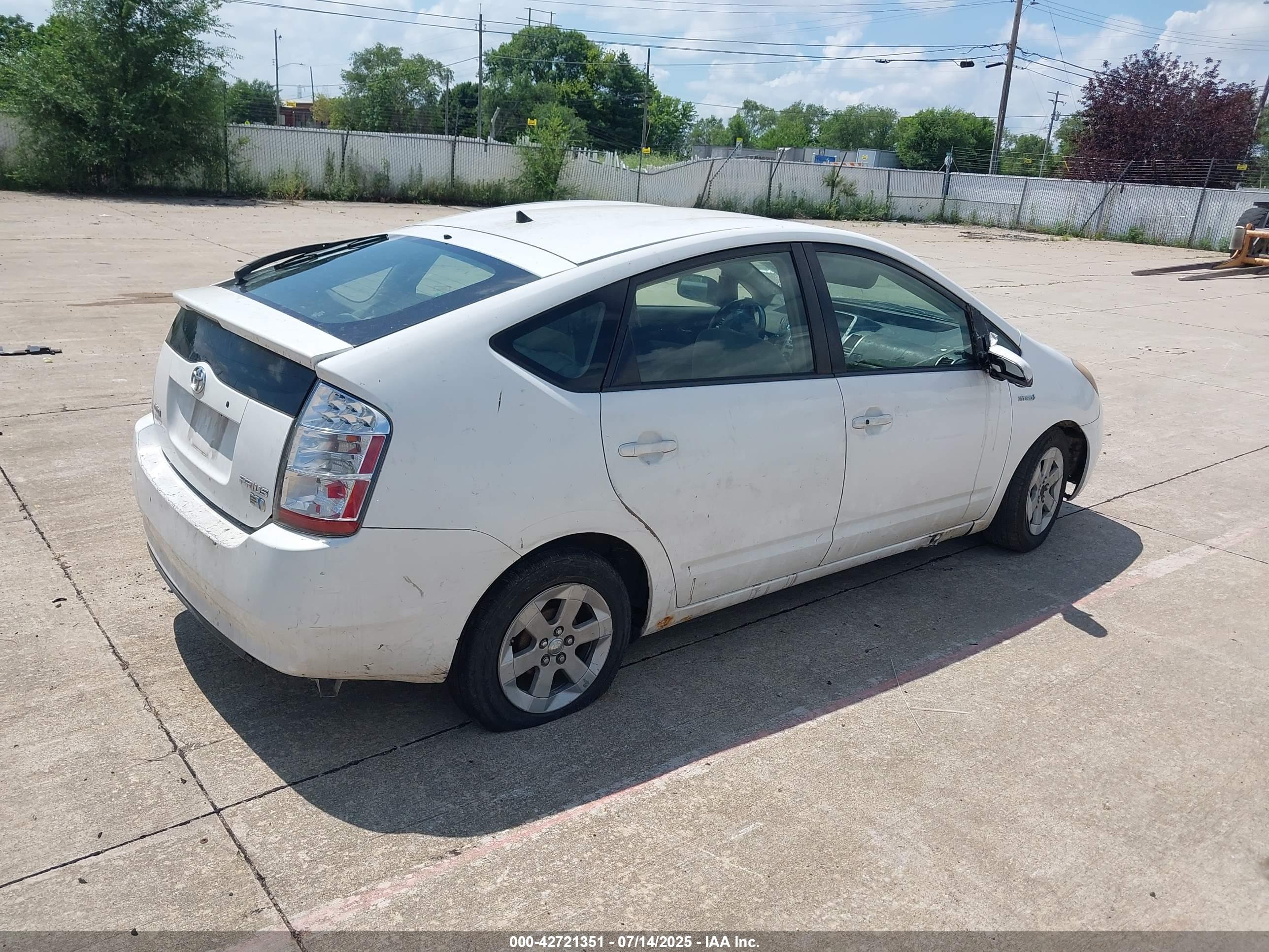 TOYOTA PRIUS image 4