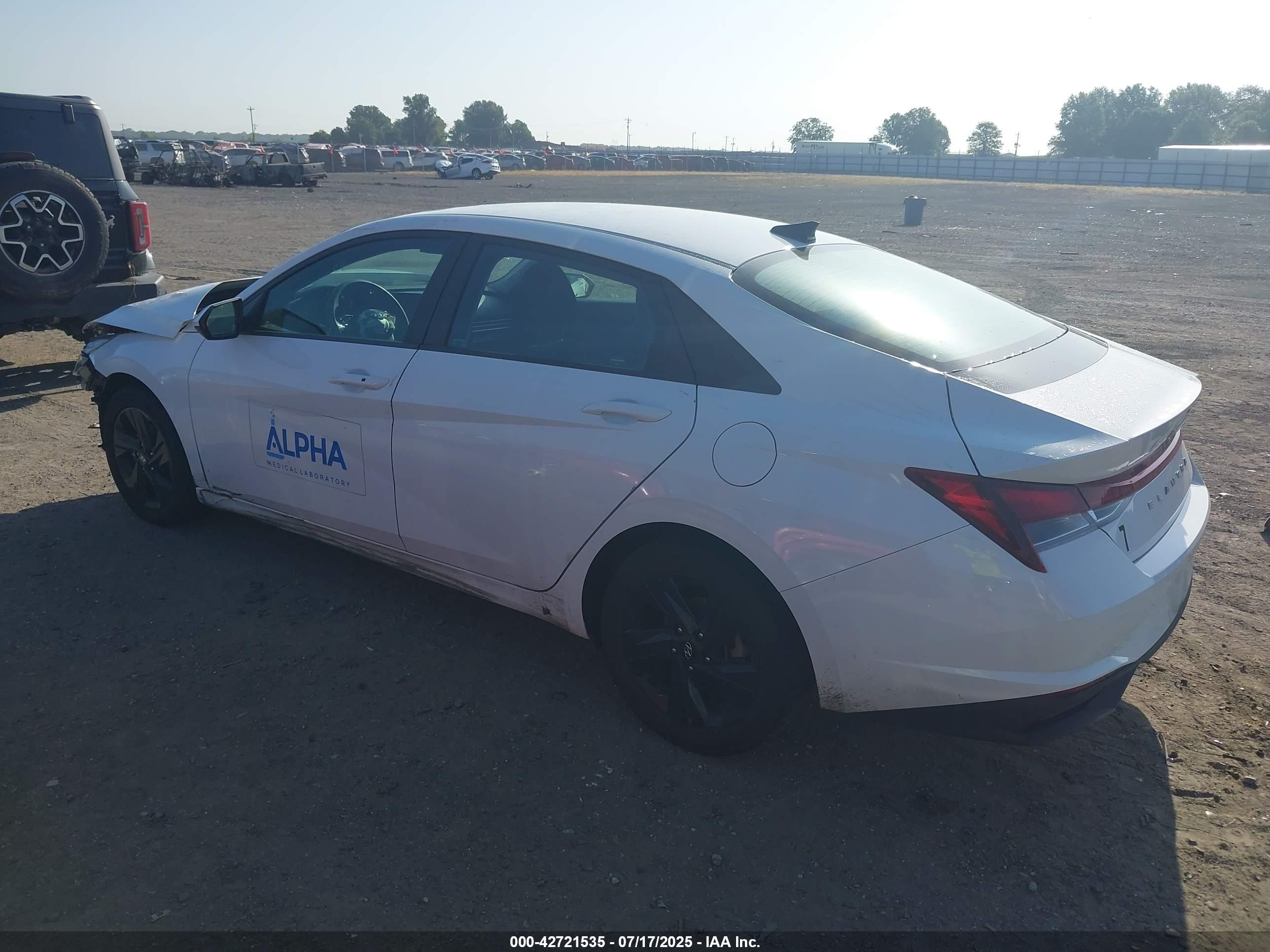 HYUNDAI ELANTRA image 3