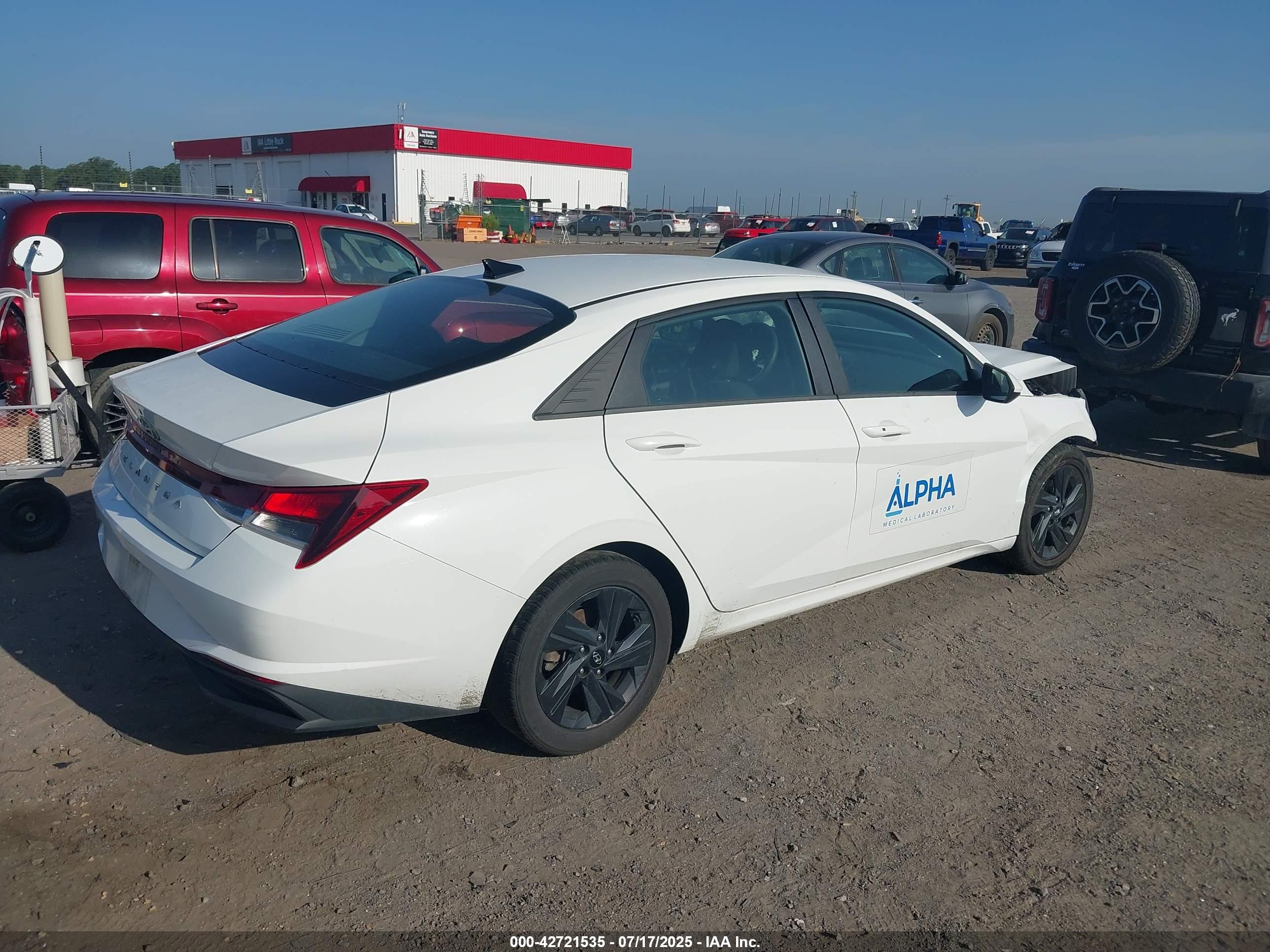 HYUNDAI ELANTRA image 4