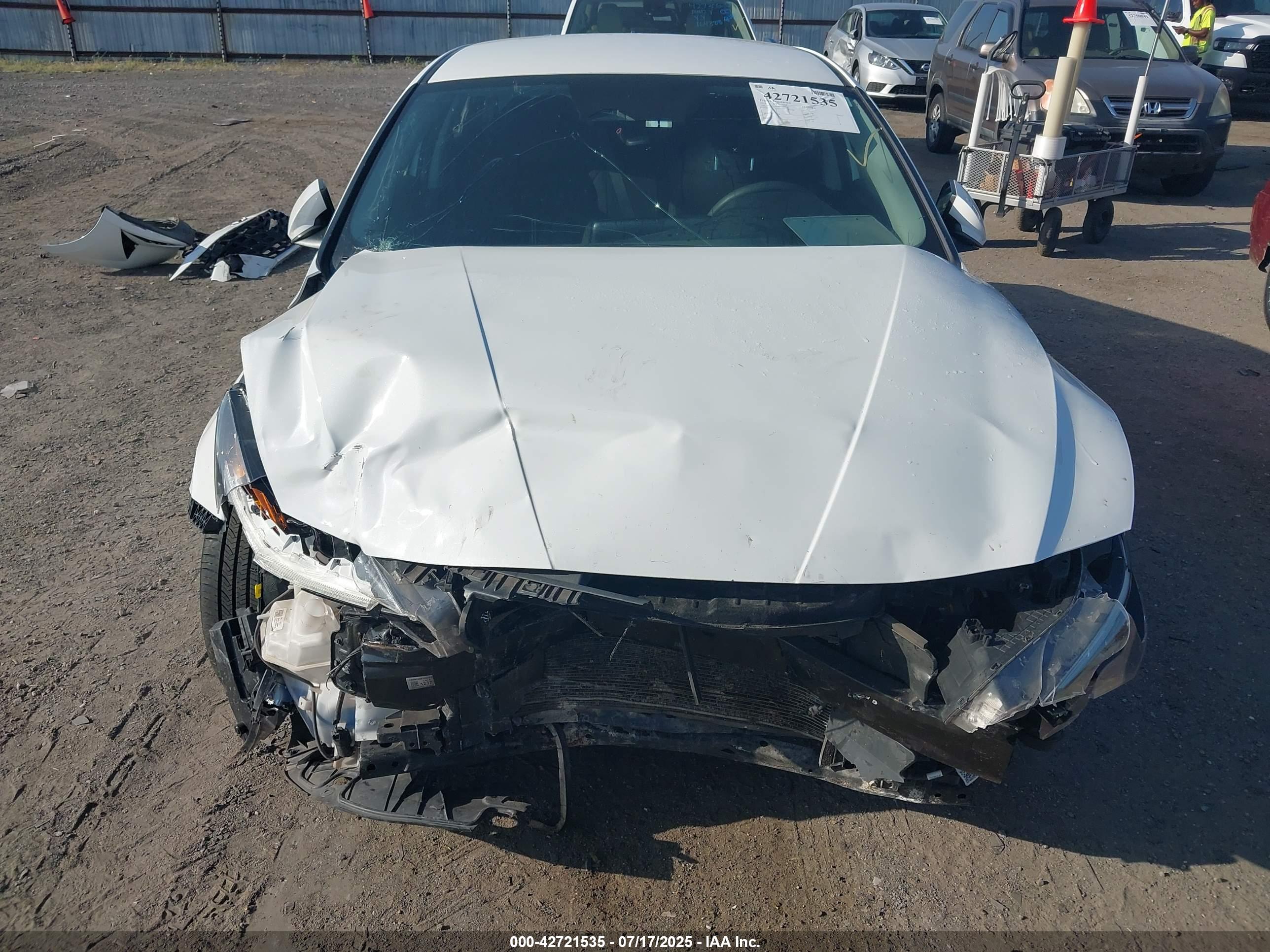 HYUNDAI ELANTRA image 6