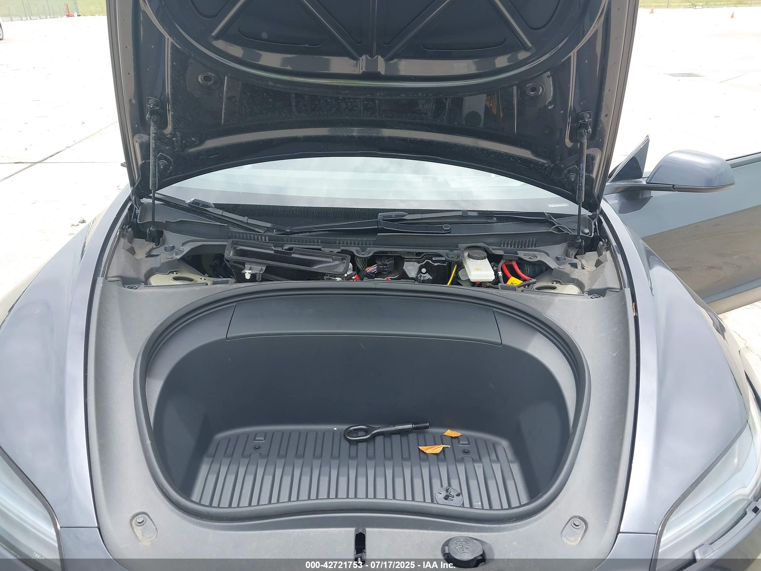 TESLA MODEL image 10