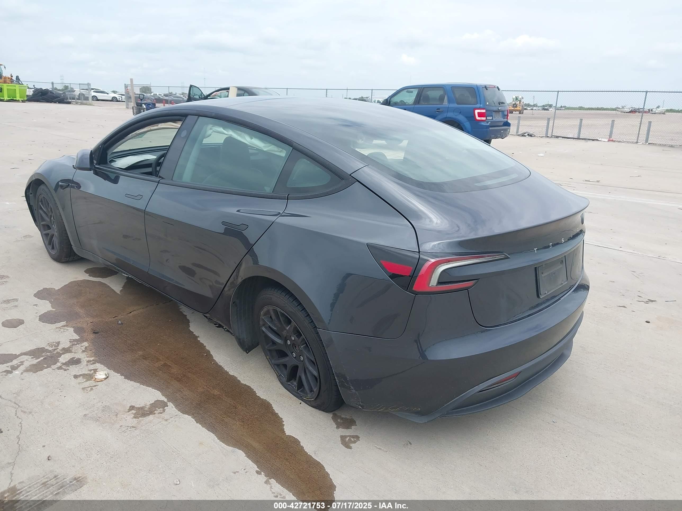 TESLA MODEL image 3
