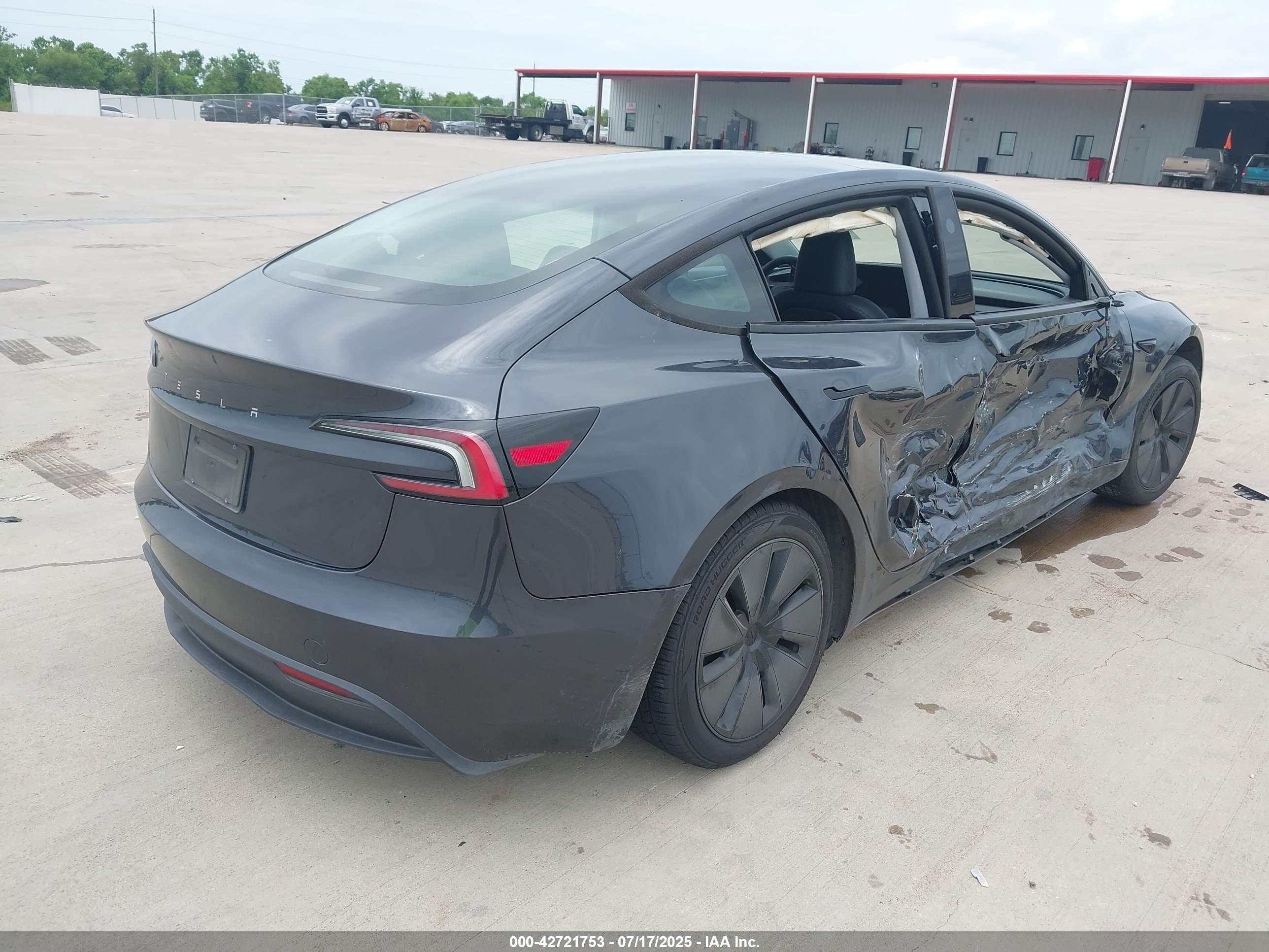 TESLA MODEL image 4