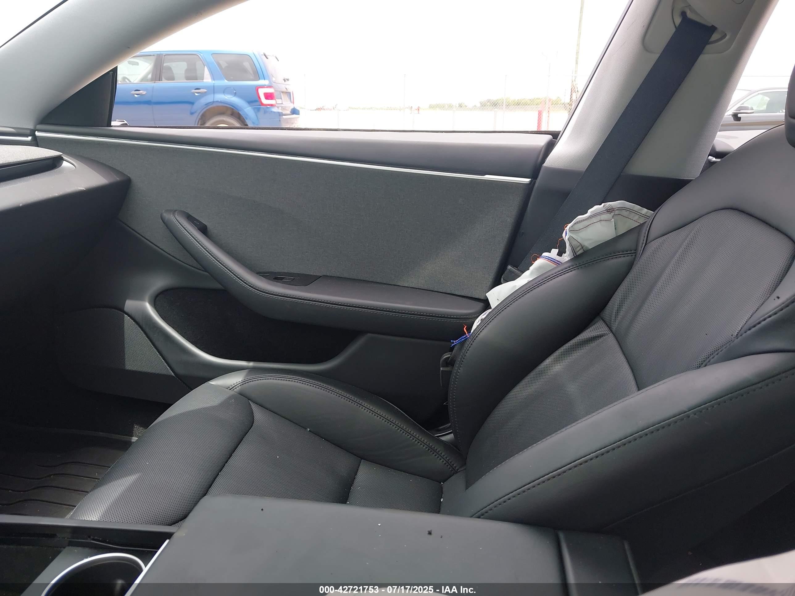 TESLA MODEL image 5