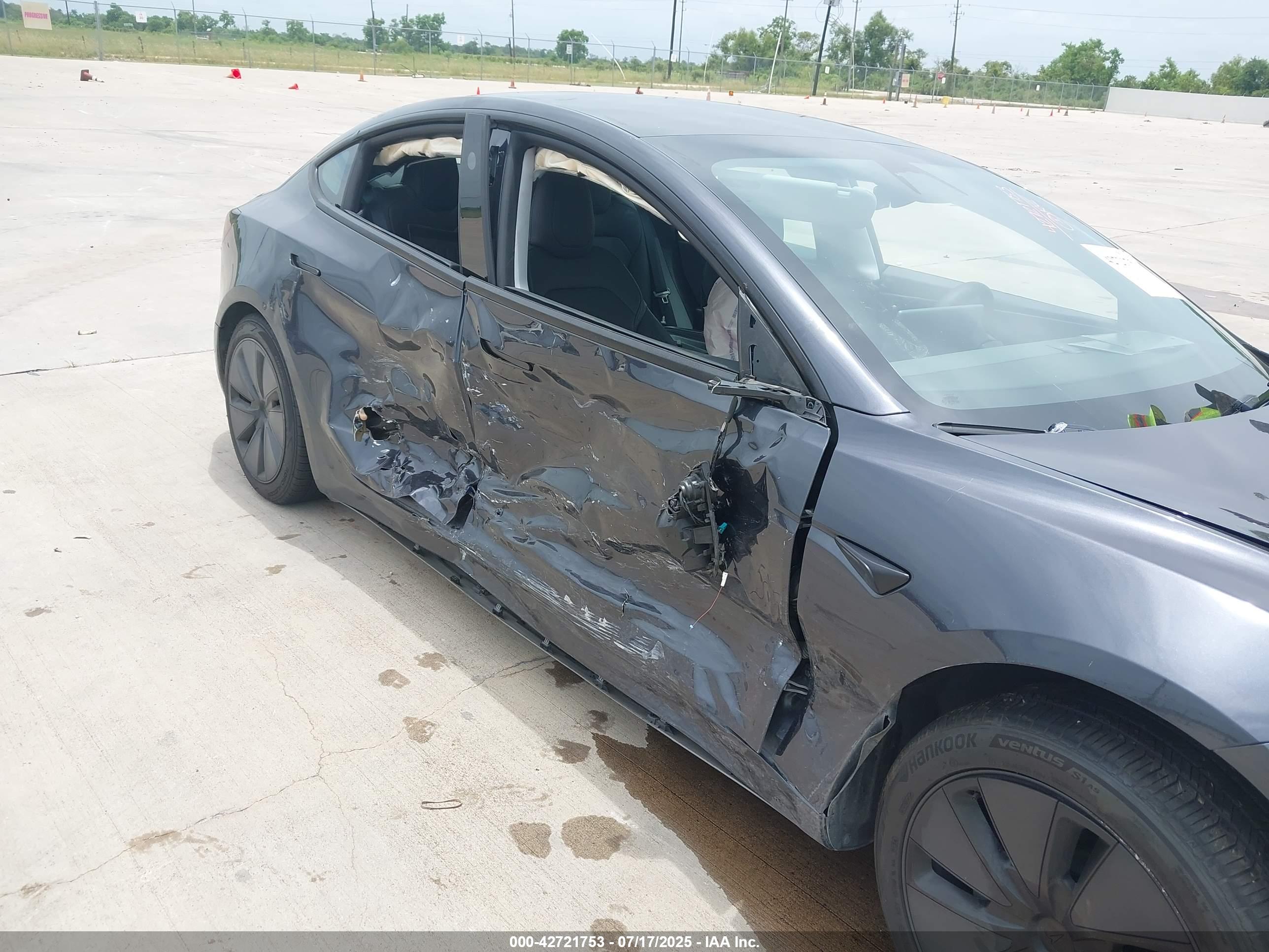 TESLA MODEL image 6