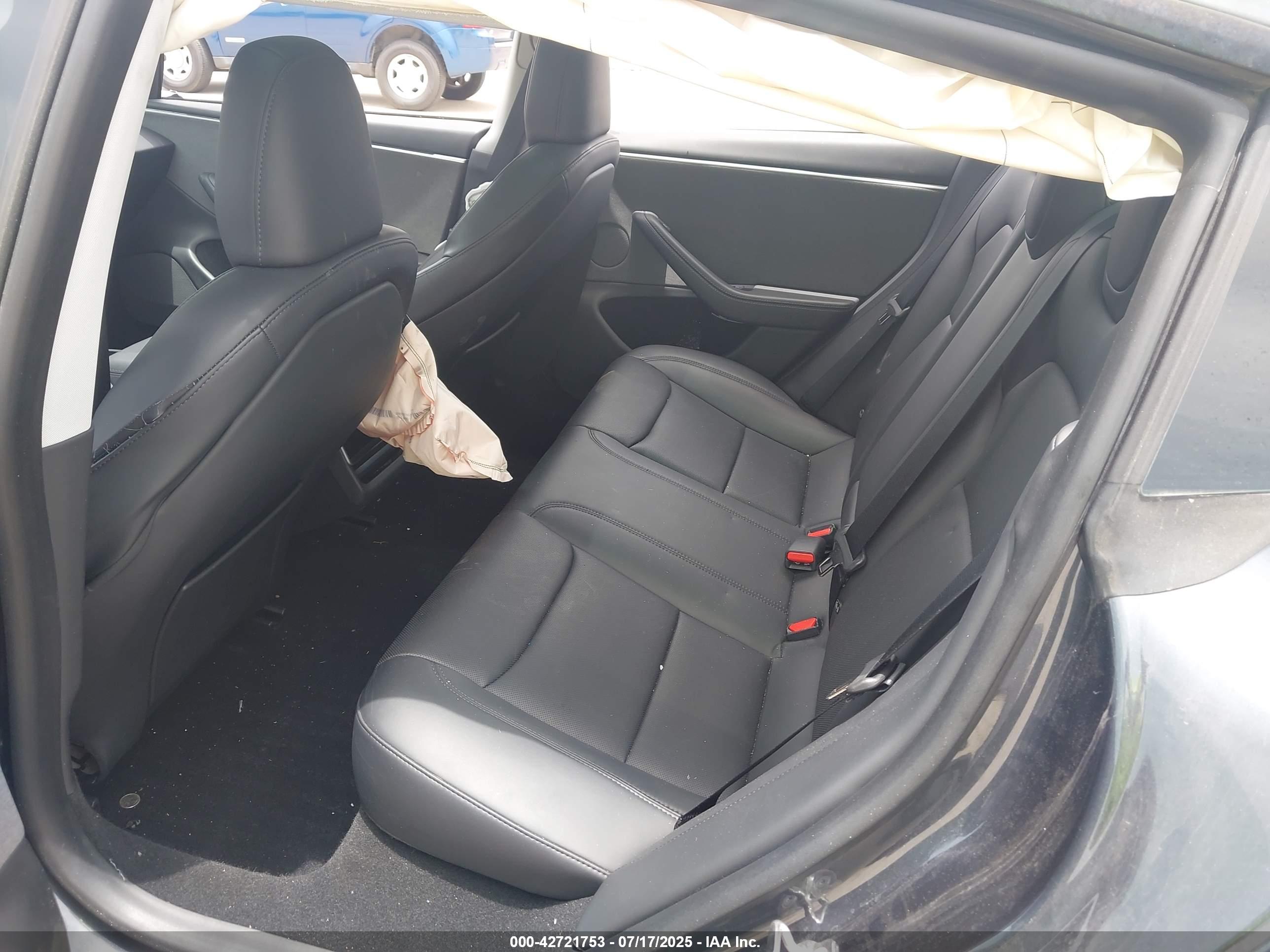 TESLA MODEL image 8