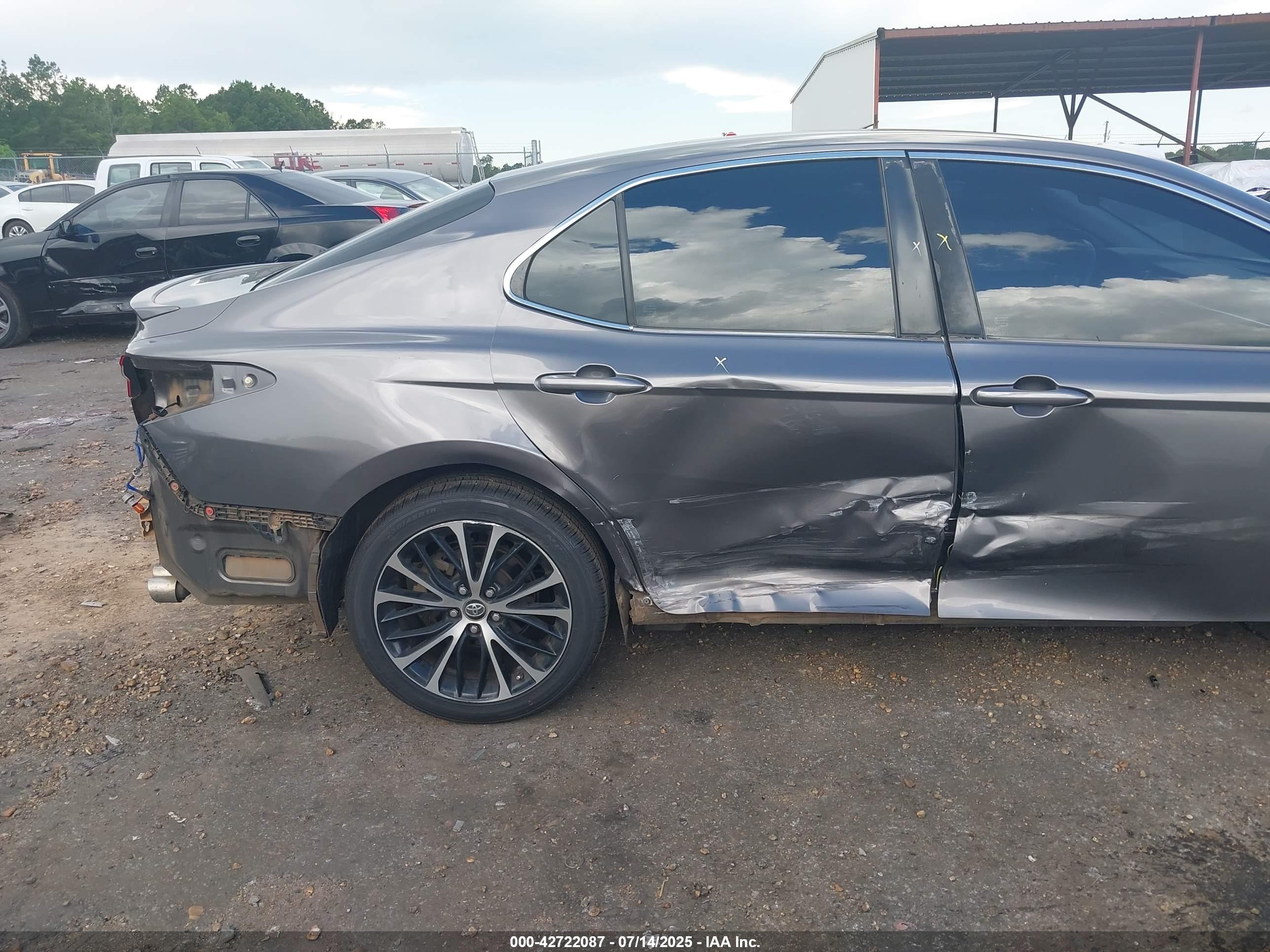 TOYOTA CAMRY image 6