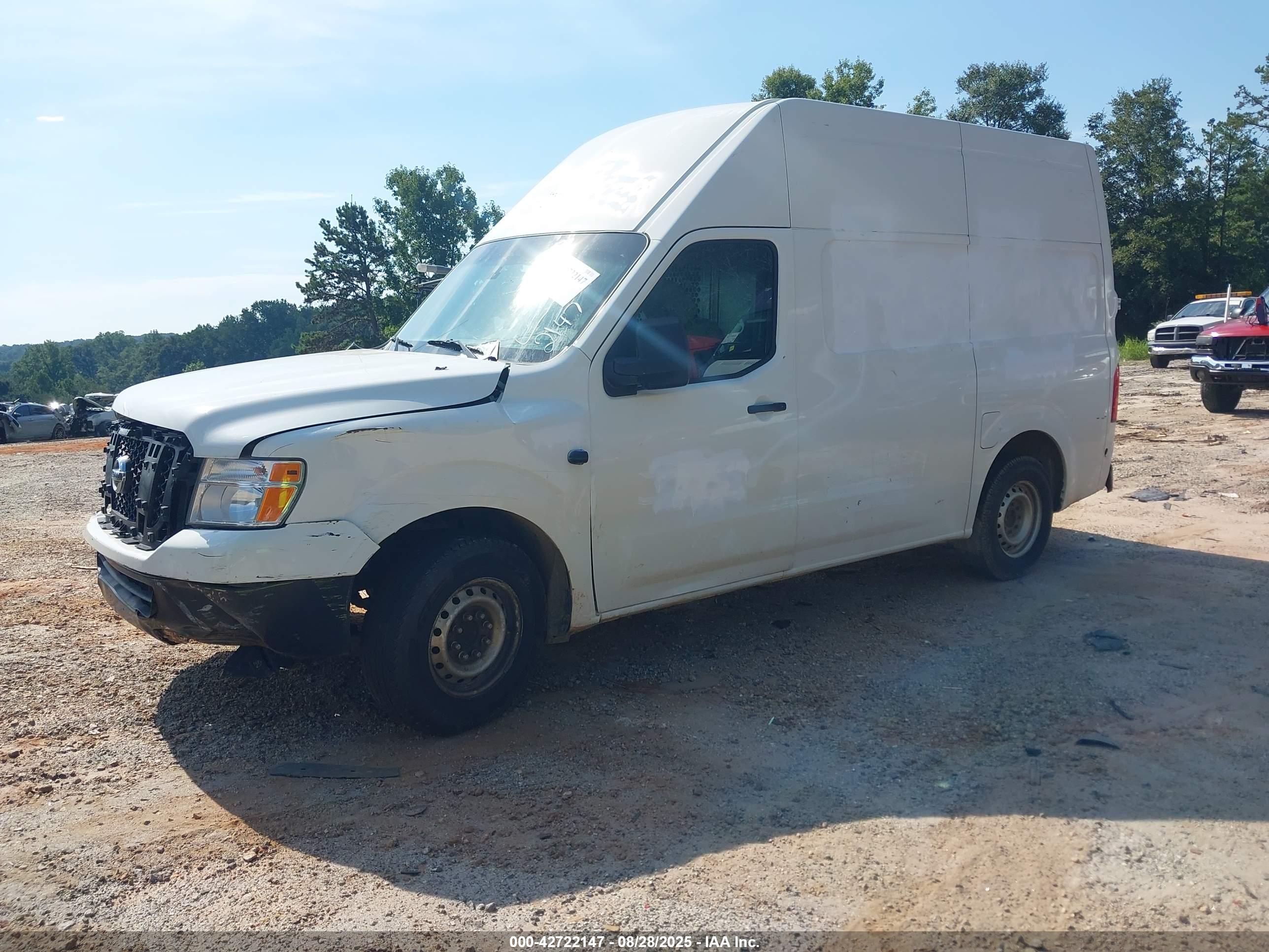 NISSAN NV image 2