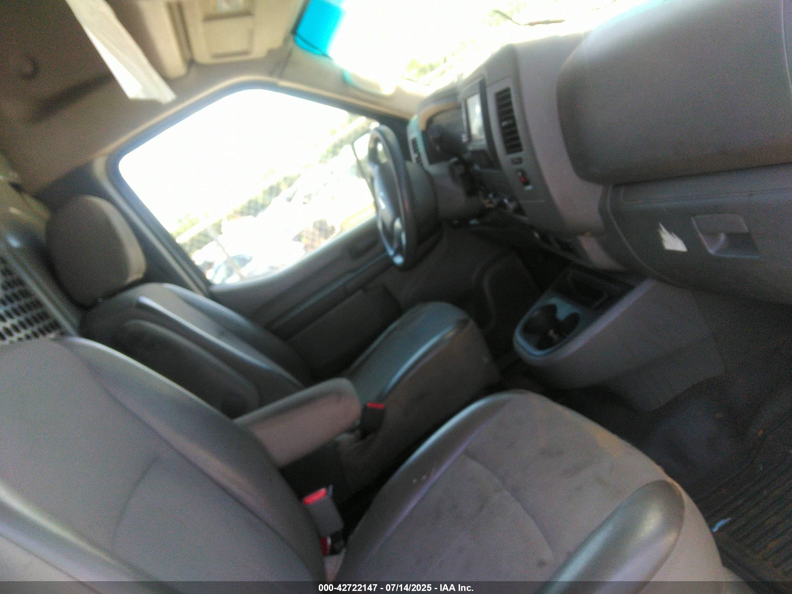 NISSAN NV image 5