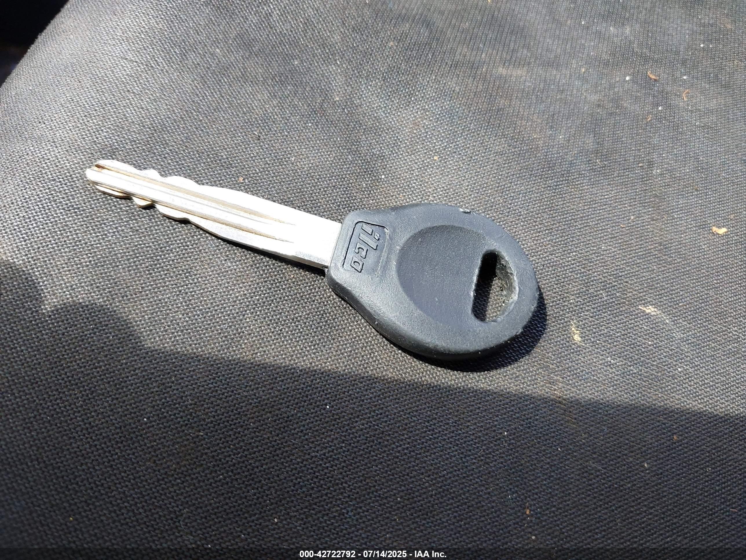 NISSAN VERSA image 11