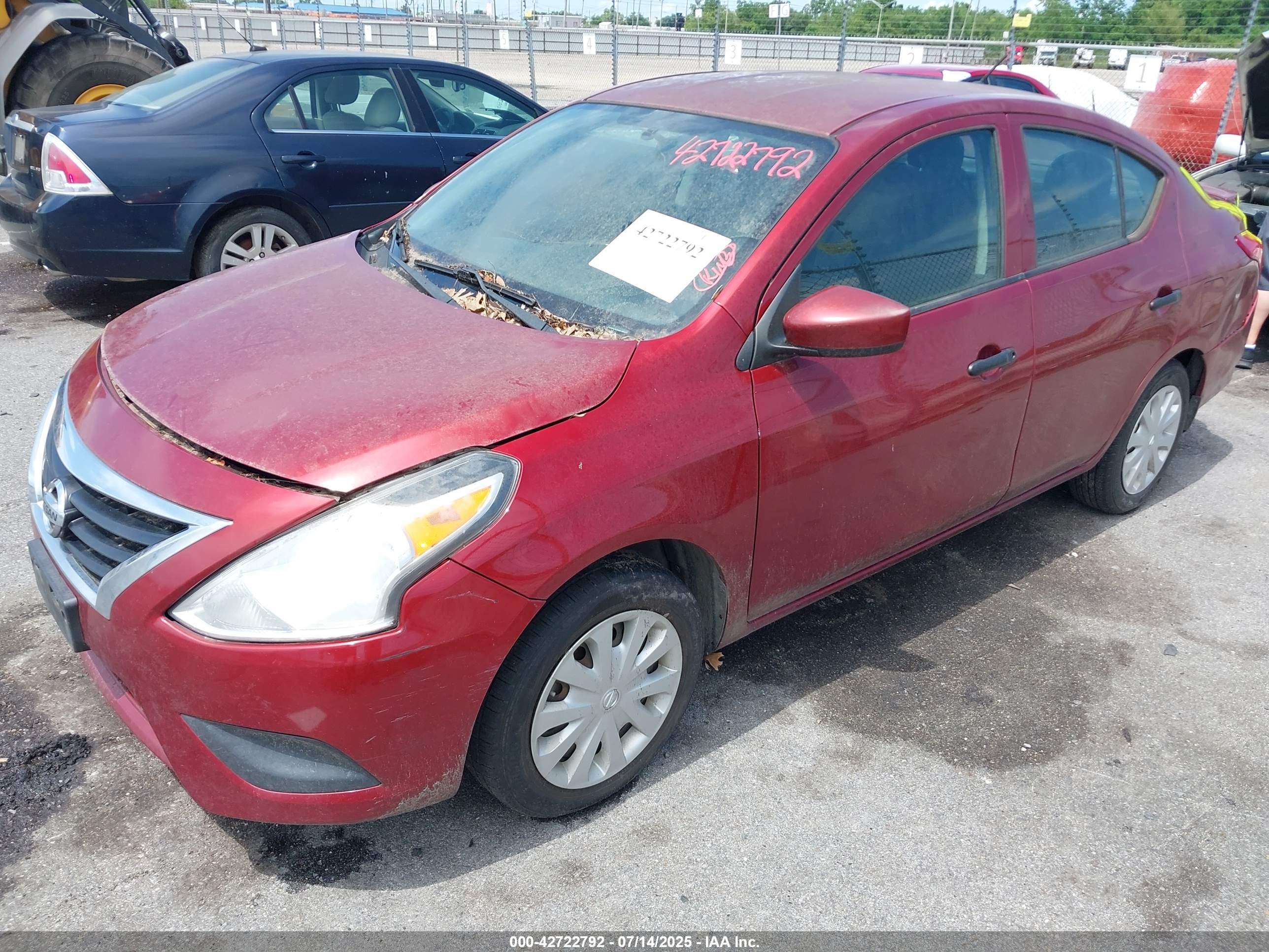 NISSAN VERSA image 2